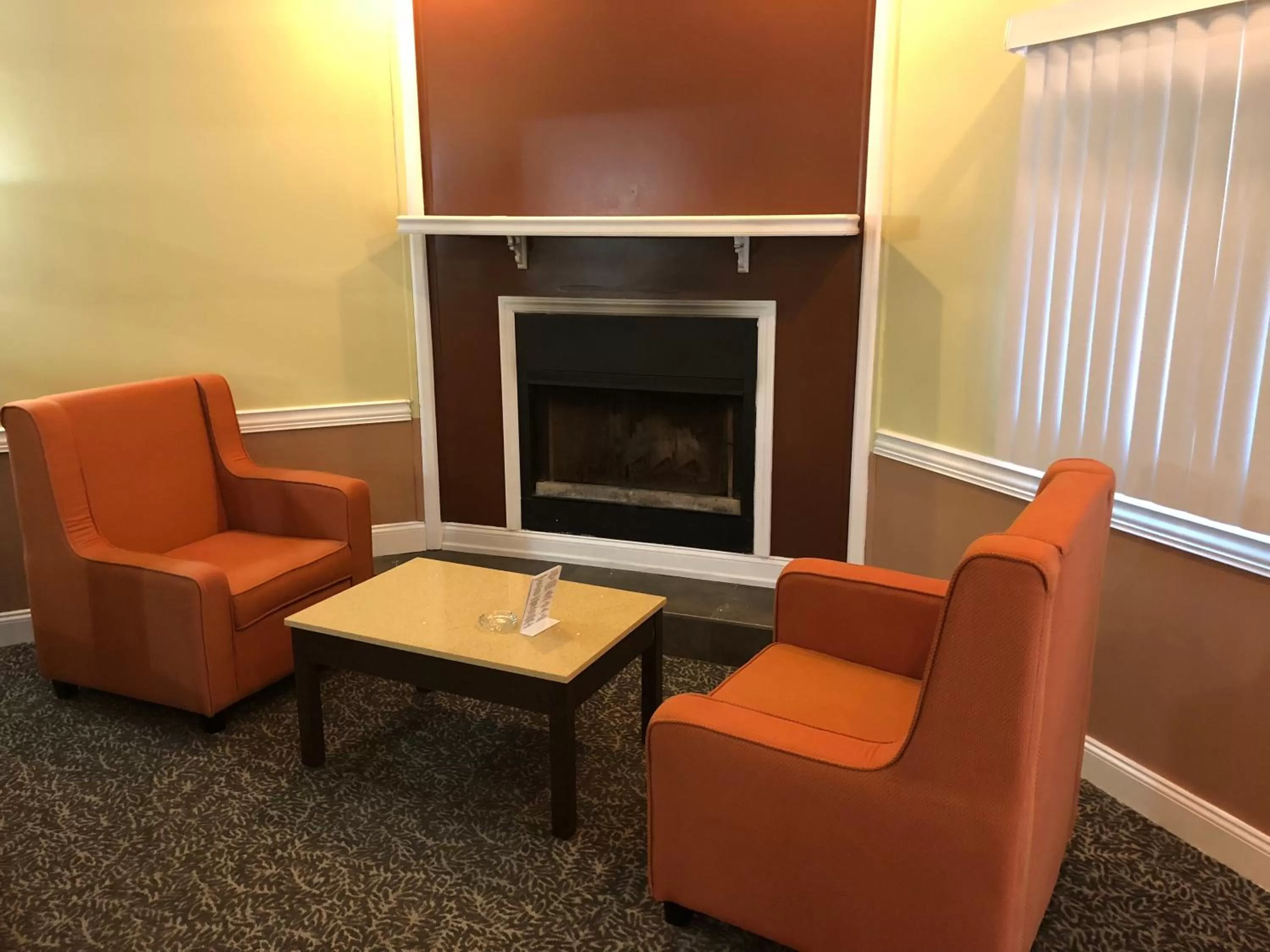 King Round Suite - Non-Smoking in Inn of the Dove Cherry Hill - Philadelphia