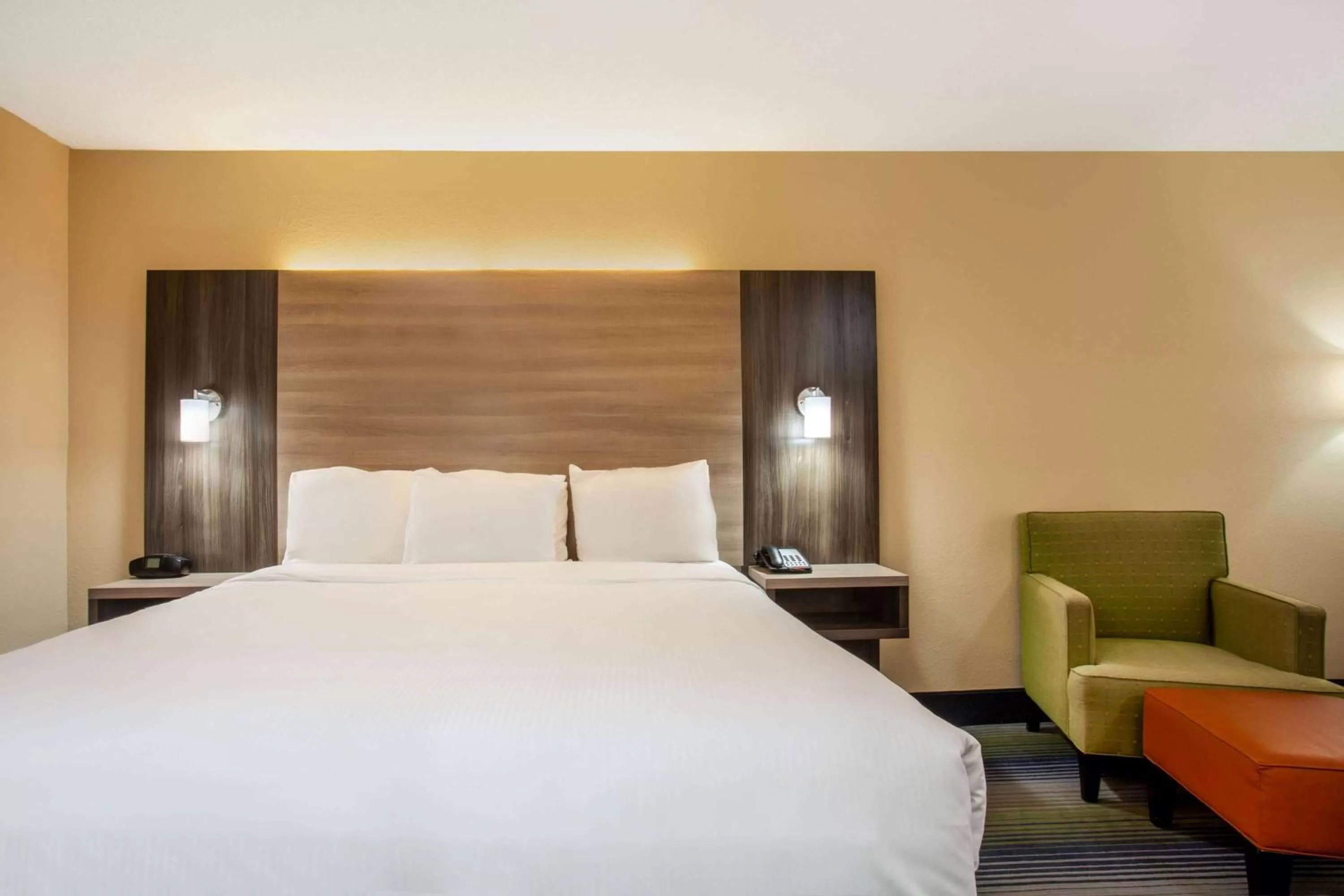 Bedroom, Bed in Baymont by Wyndham McDonough