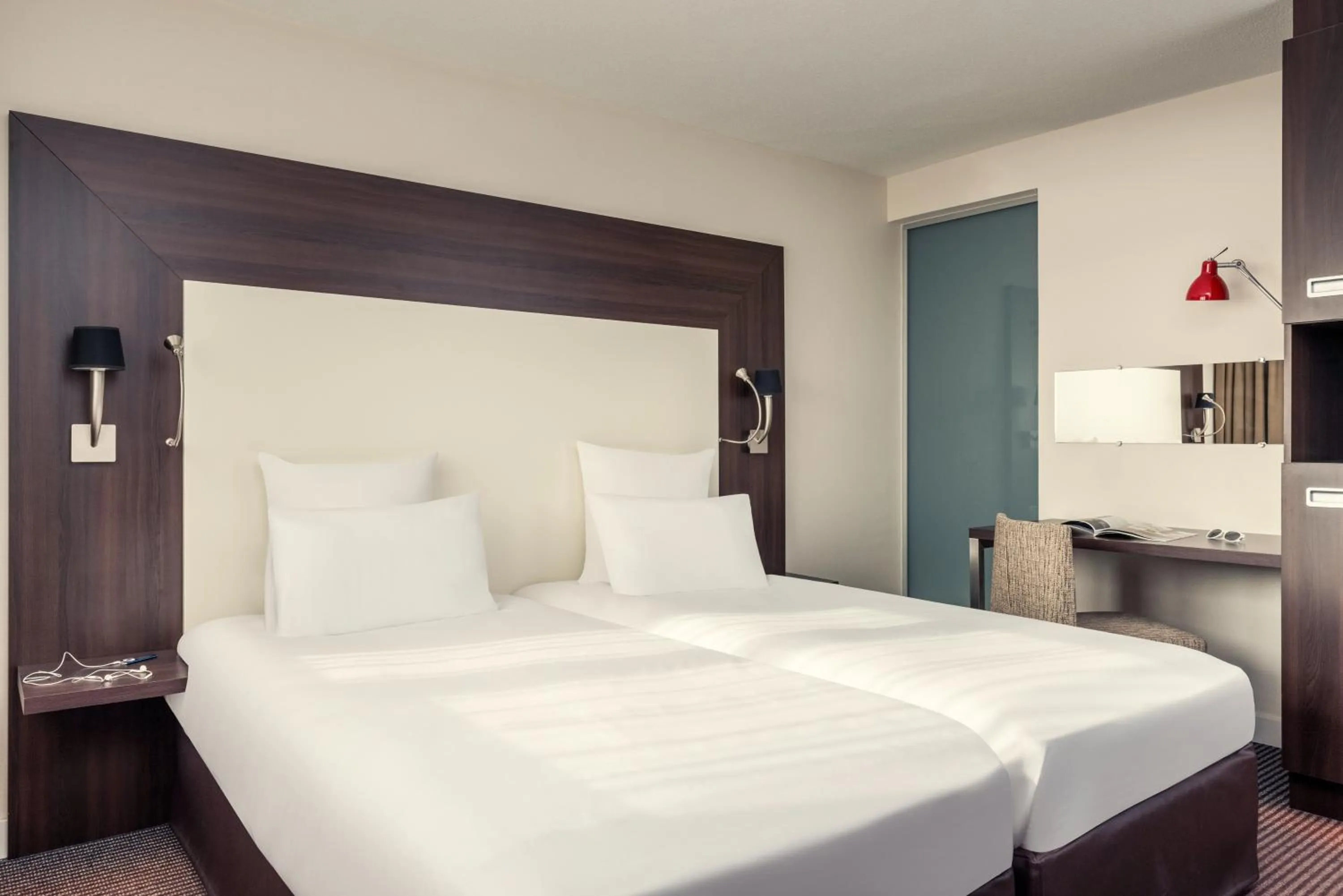 Bed in Mercure Paris Porte d'Orleans