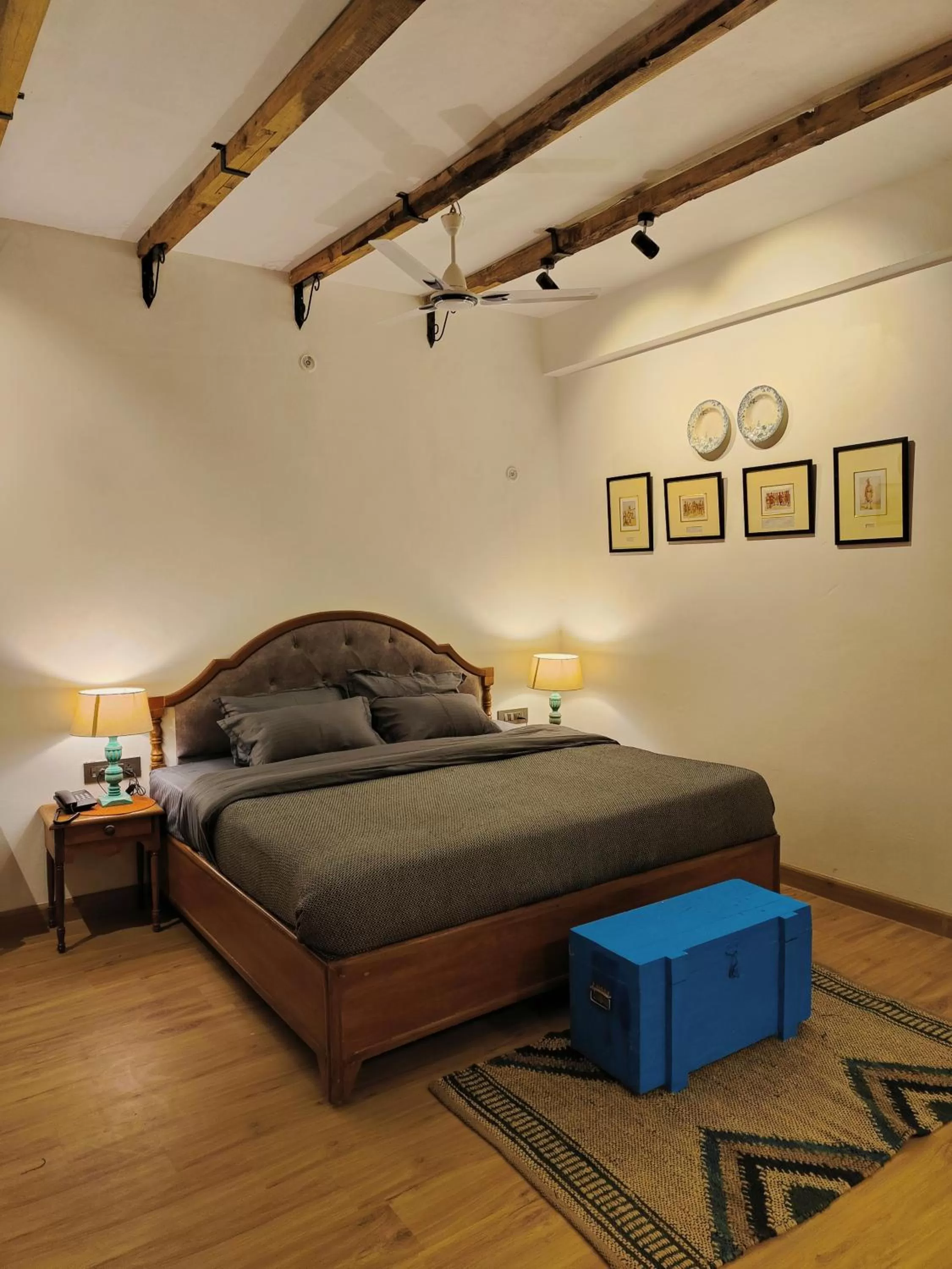 Photo of the whole room, Bed in The Lanswood Estate