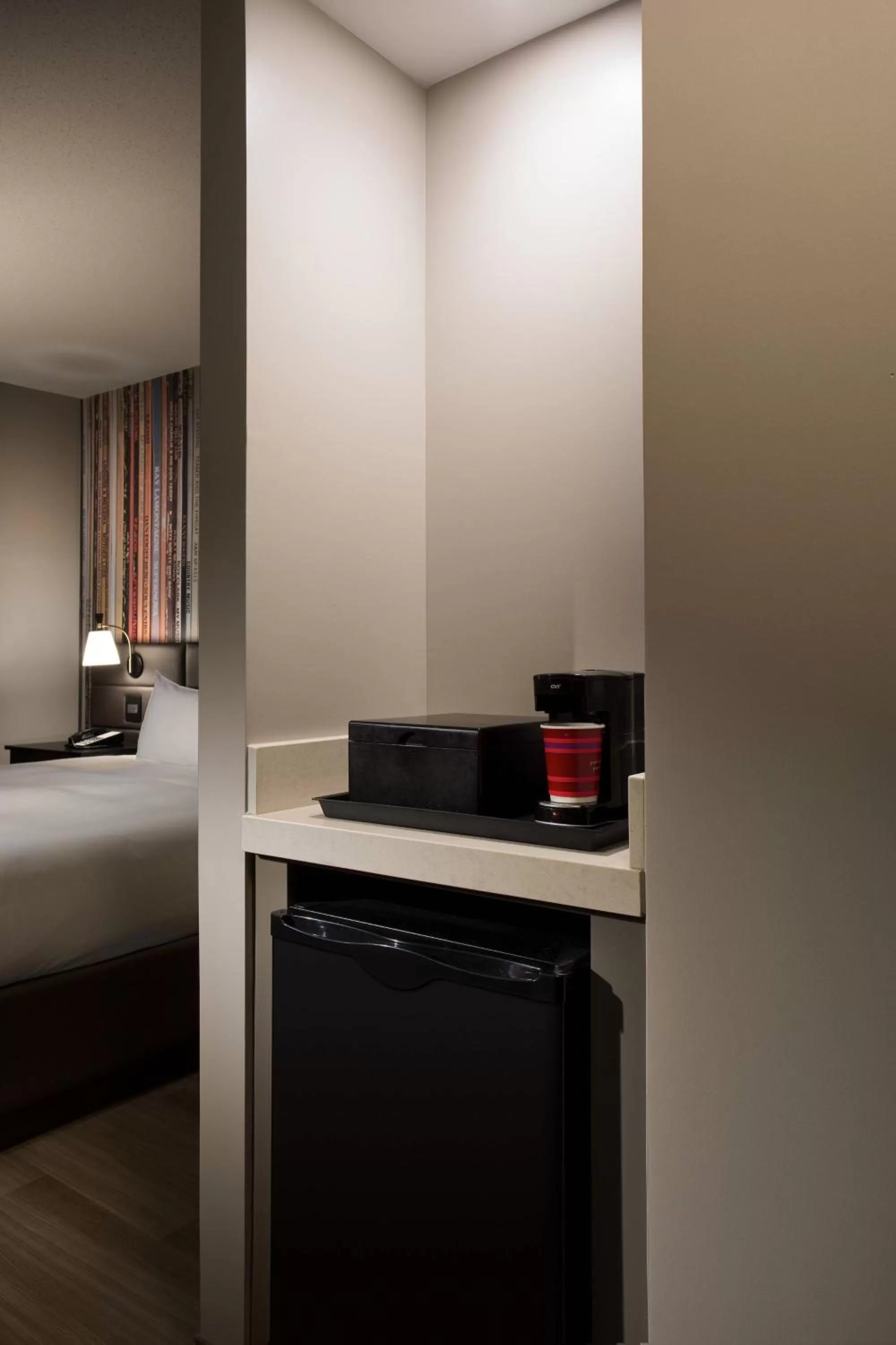 King Room with Roll-in Shower - Mobility Accessible in Nashville Marriott at Vanderbilt University