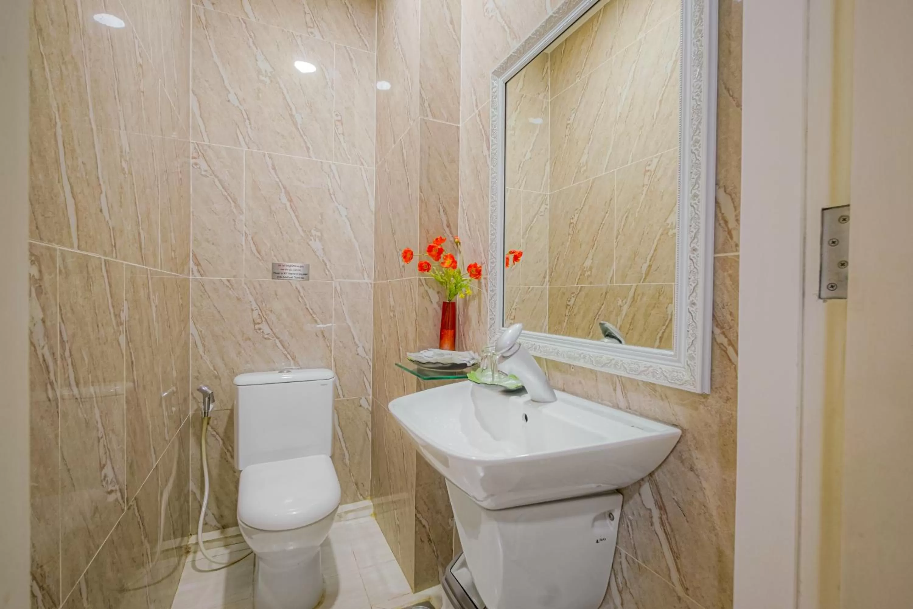 Toilet in Ace Hotel Ben Thanh