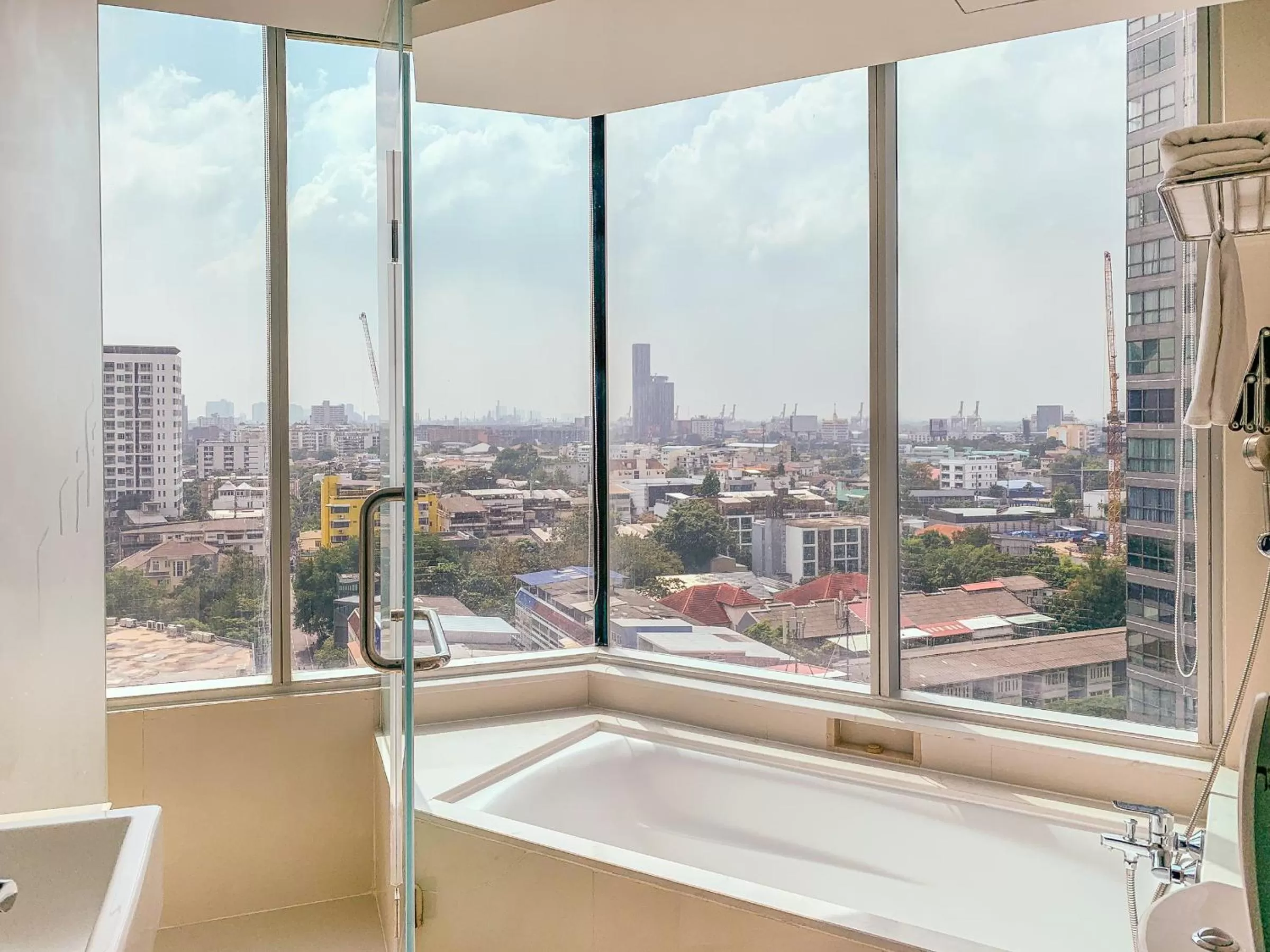 Bathroom in Jasmine Resort Bangkok
