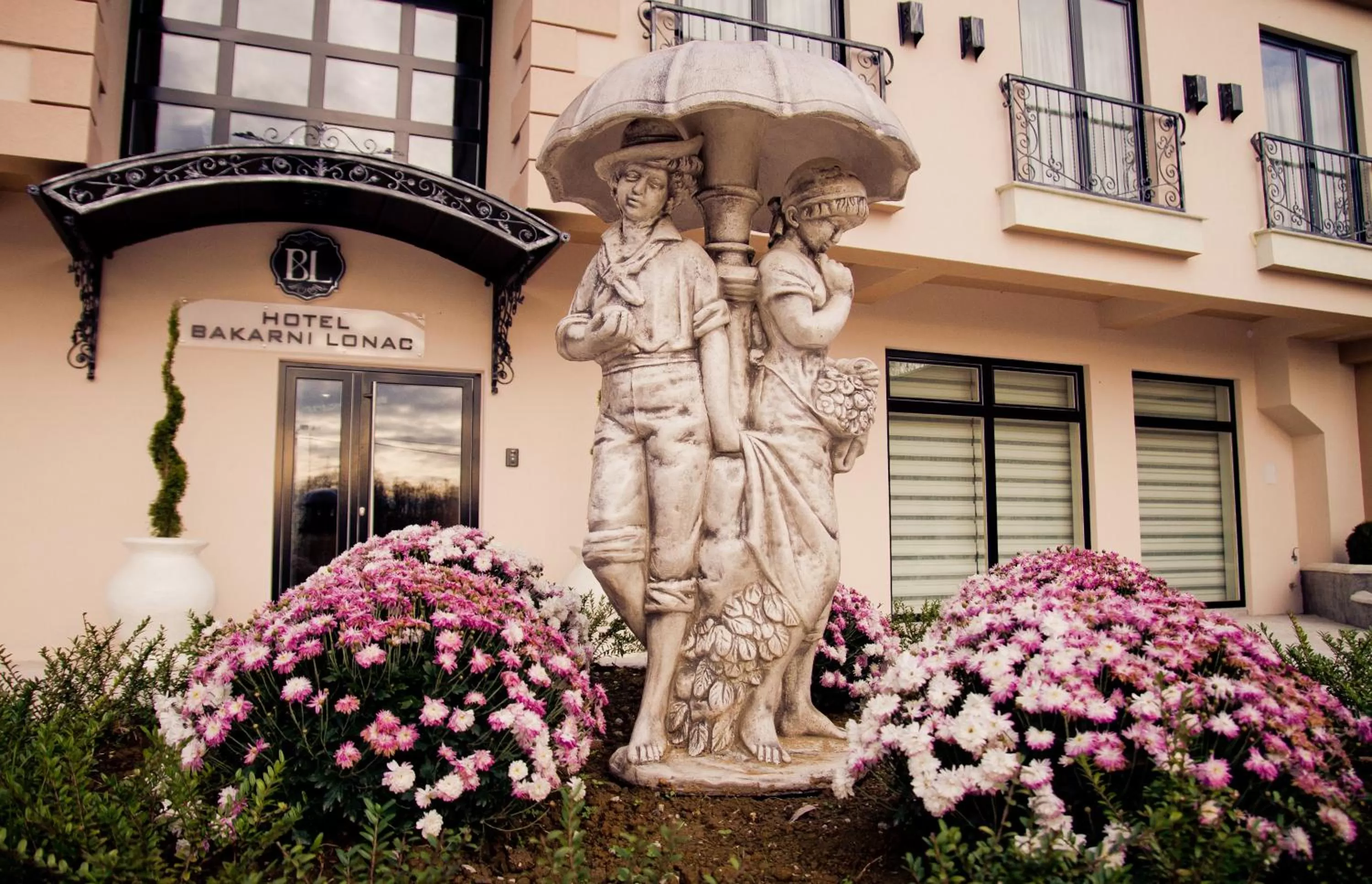 Facade/entrance in Hotel Bakarni Lonac