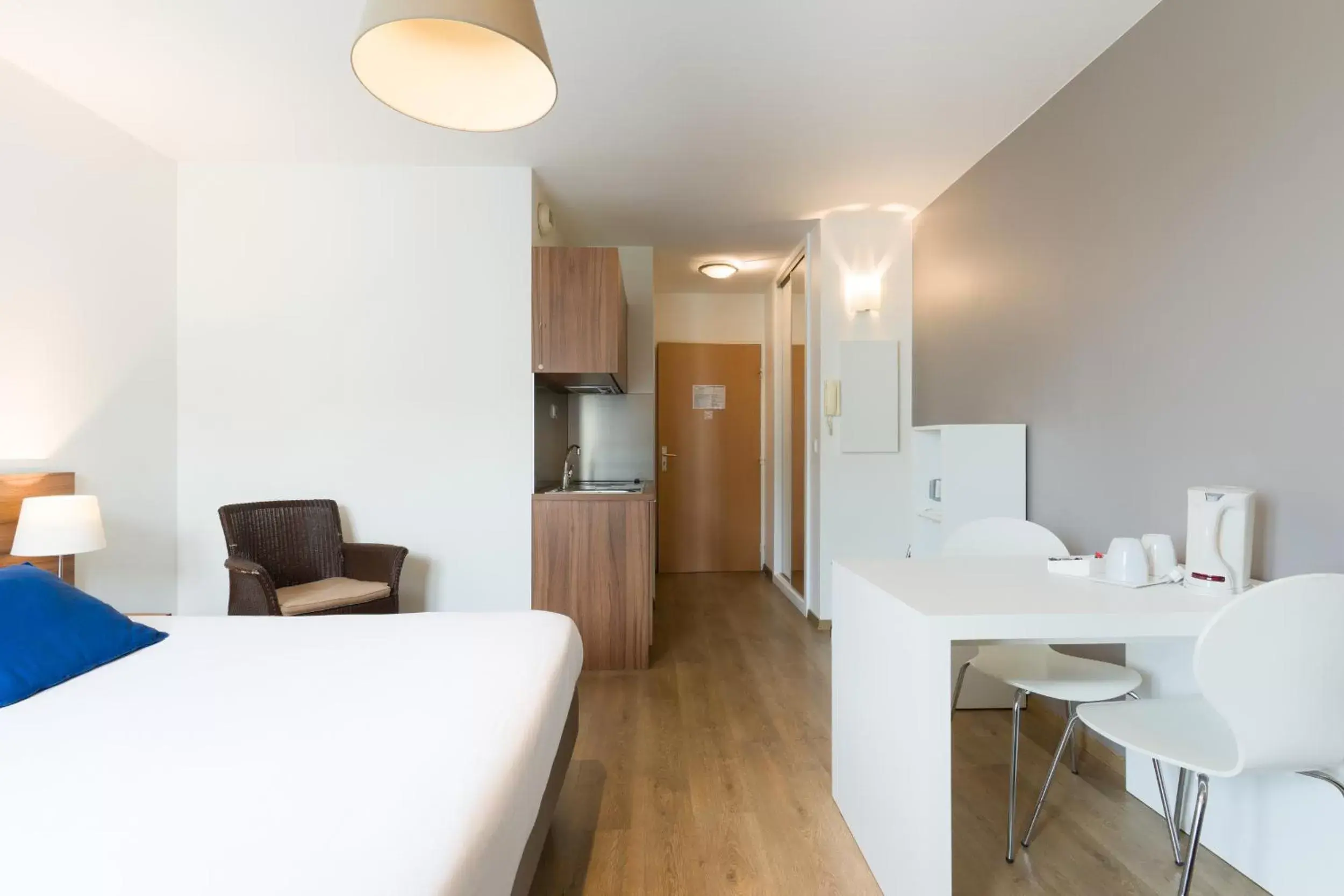 Two Adjacent Double Studio in Appart'hotel Victoria Garden Pau Two Adjacent Double Studio in Appart'hotel Victoria Garden Pau