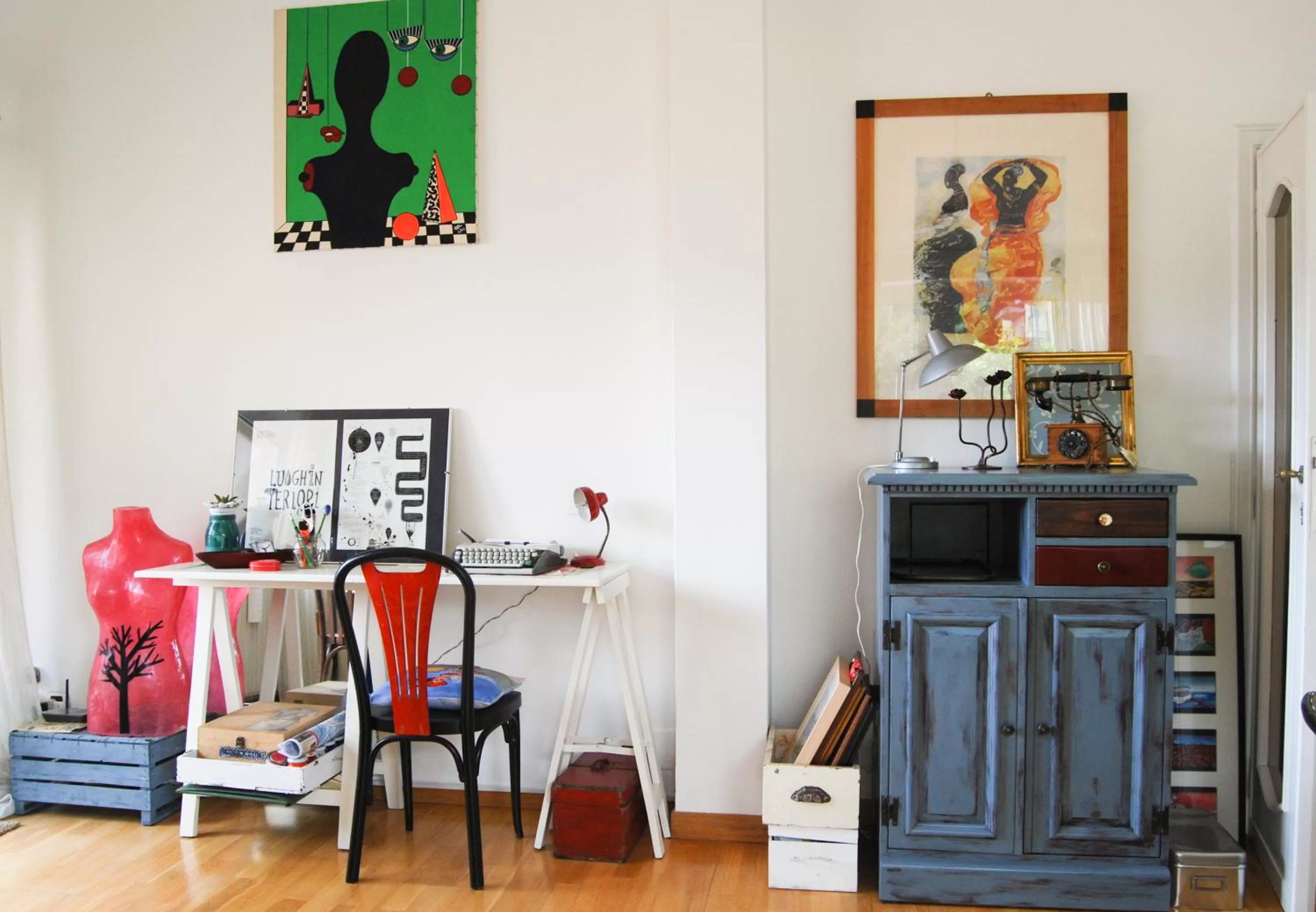 Library, Restaurant/Places to Eat in A Casa di Lola