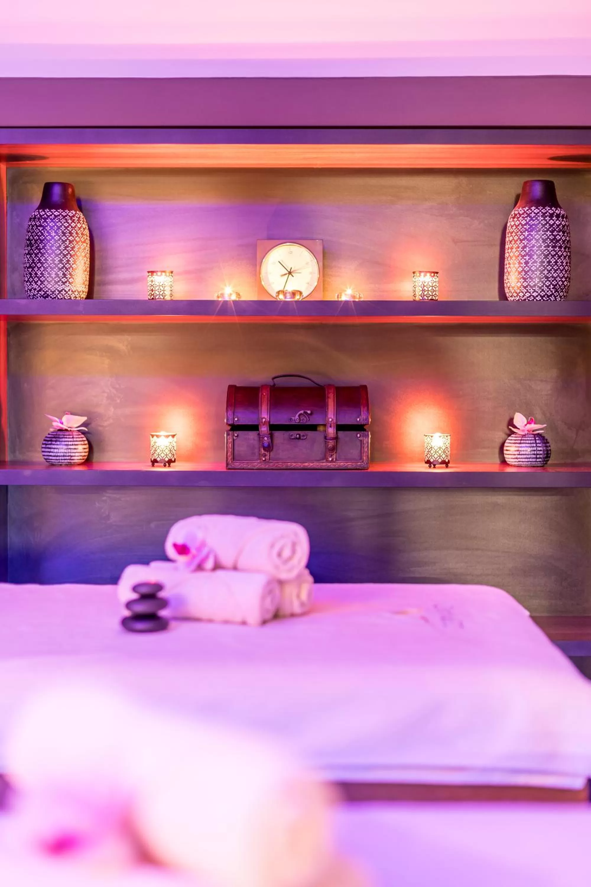 Massage, Bed in Cornaro Hotel