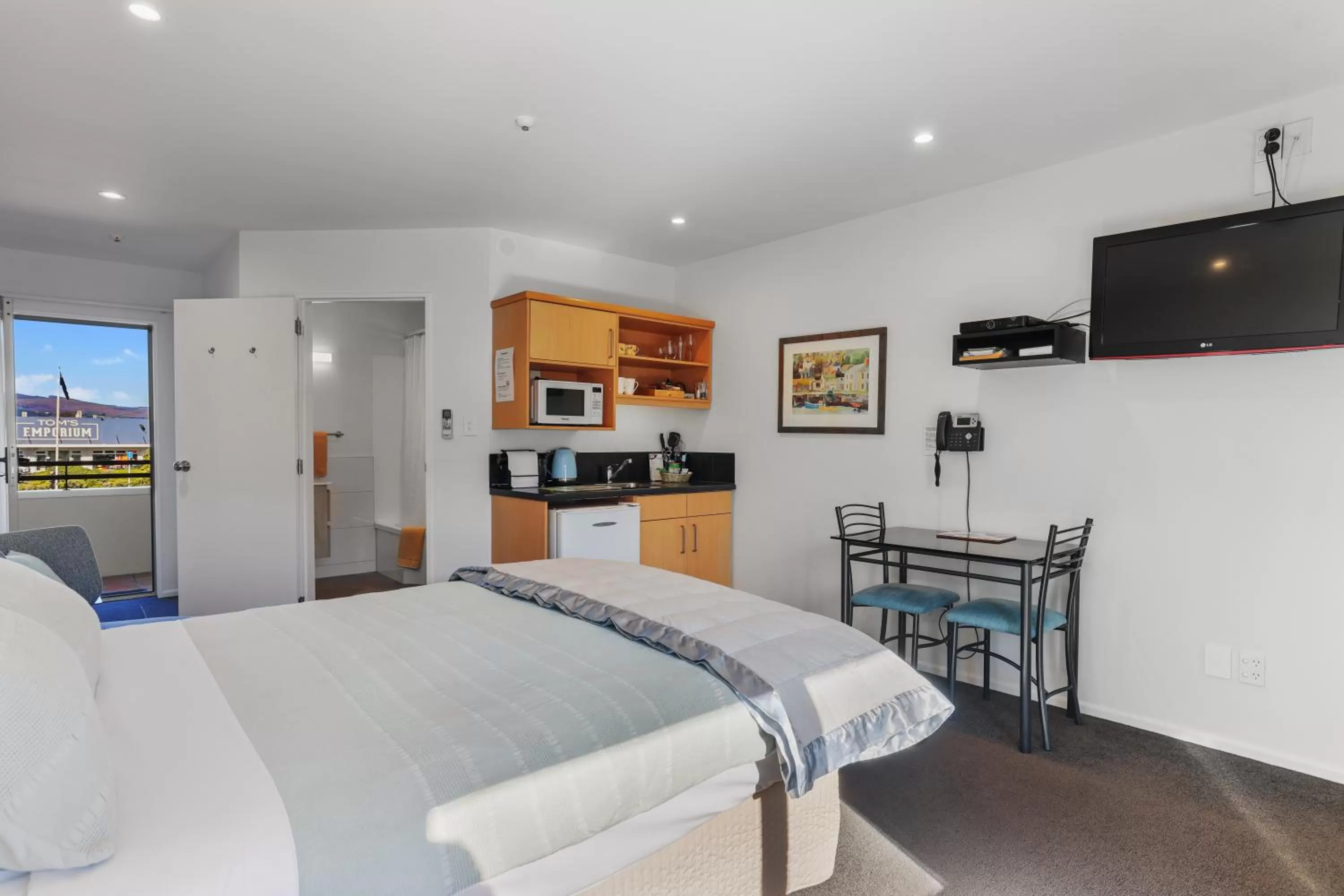 Bed in Lorenzo Motor Lodge