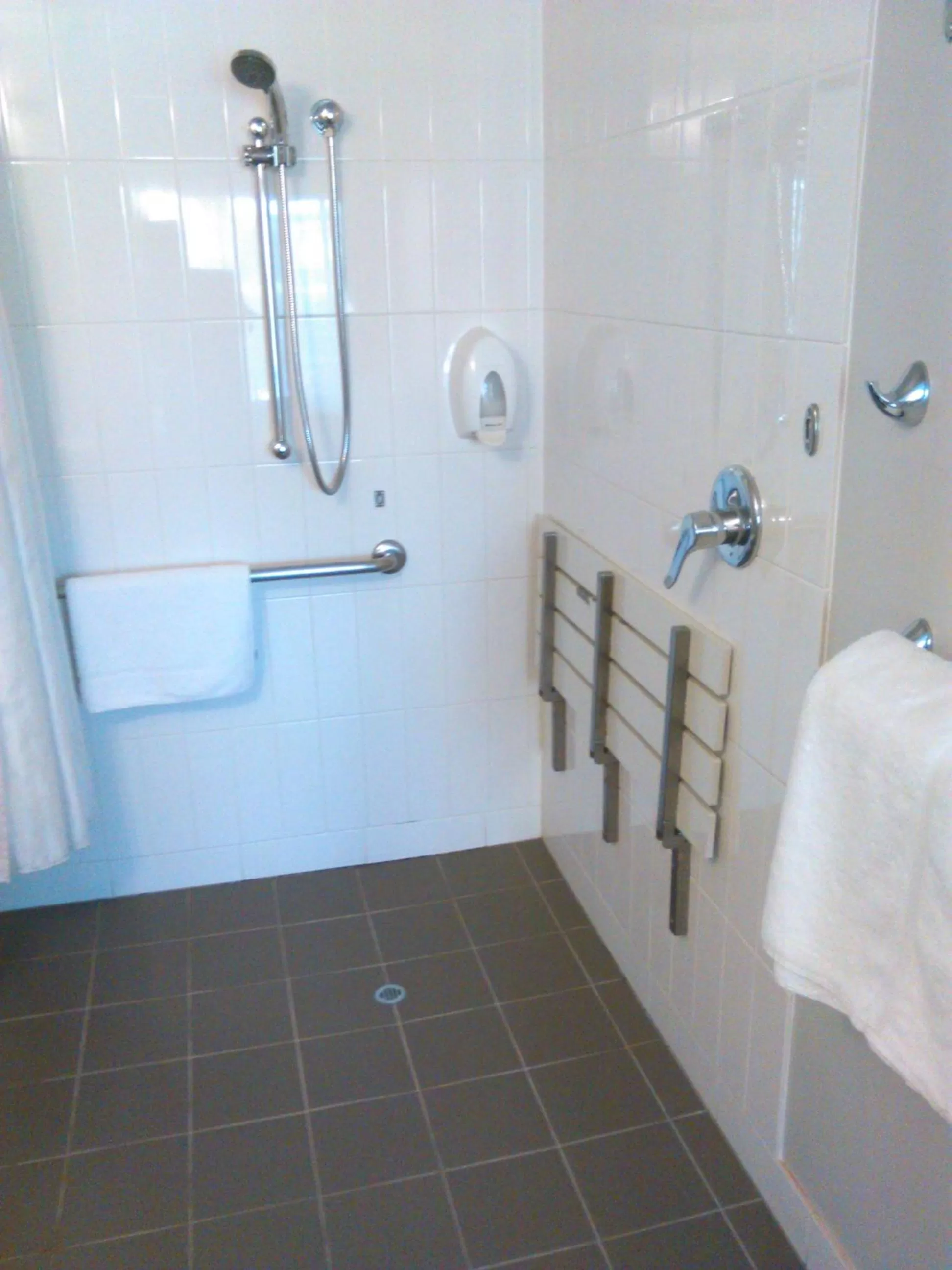 Shower in Manly Marina Cove Motel