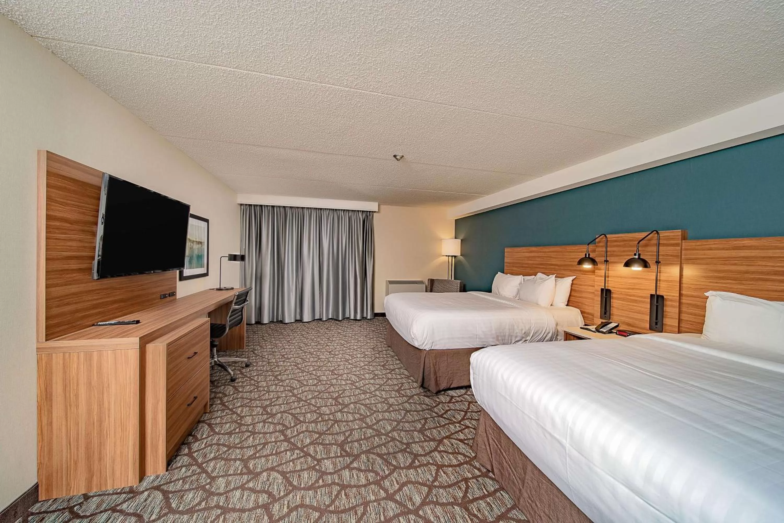 Photo of the whole room, Bed in Wyndham Garden Niagara Falls Fallsview