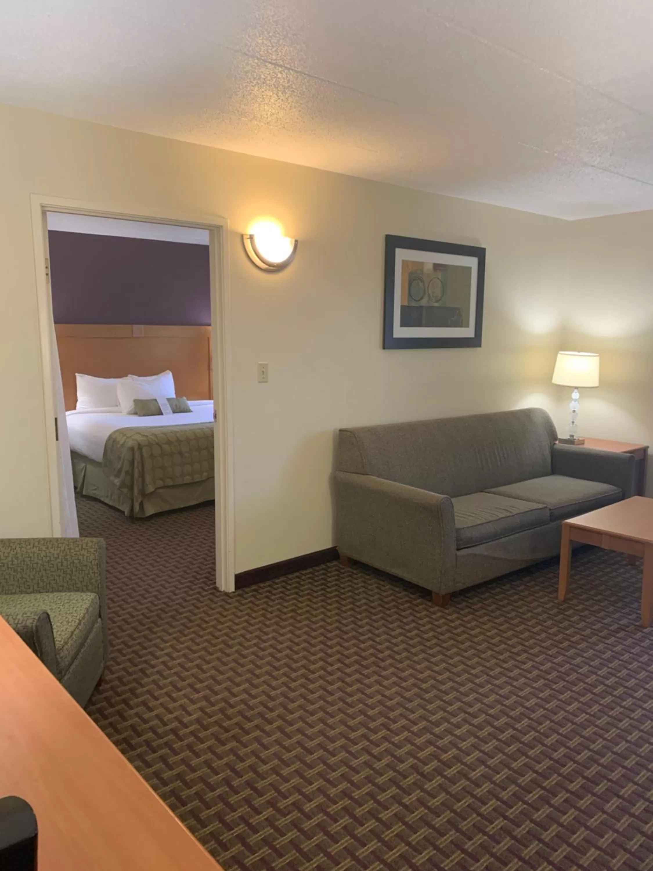 Photo of the whole room, Bed in Ramada by Wyndham Marquette