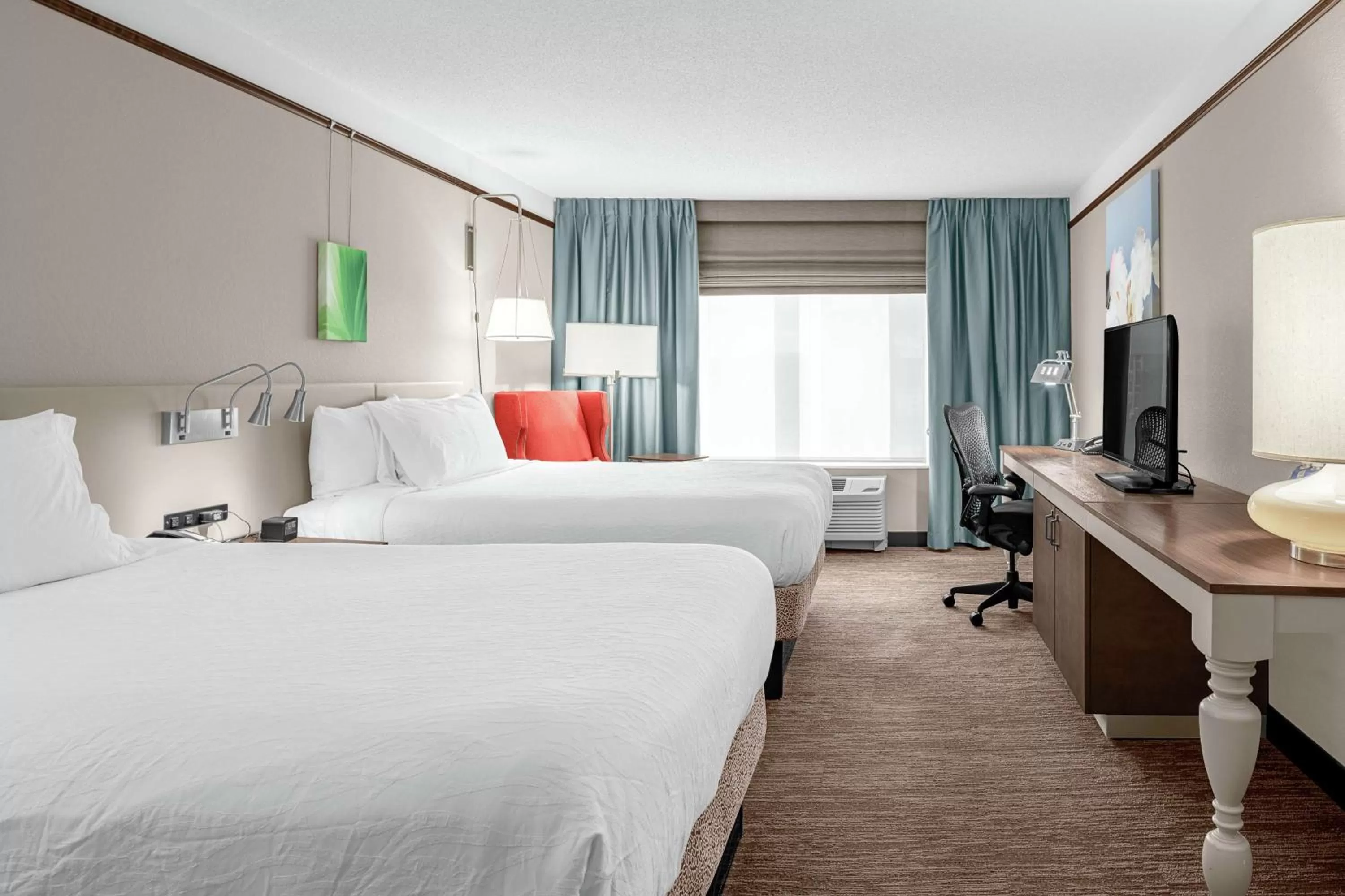 Bed in Hilton Garden Inn Wilmington Mayfaire Town Center