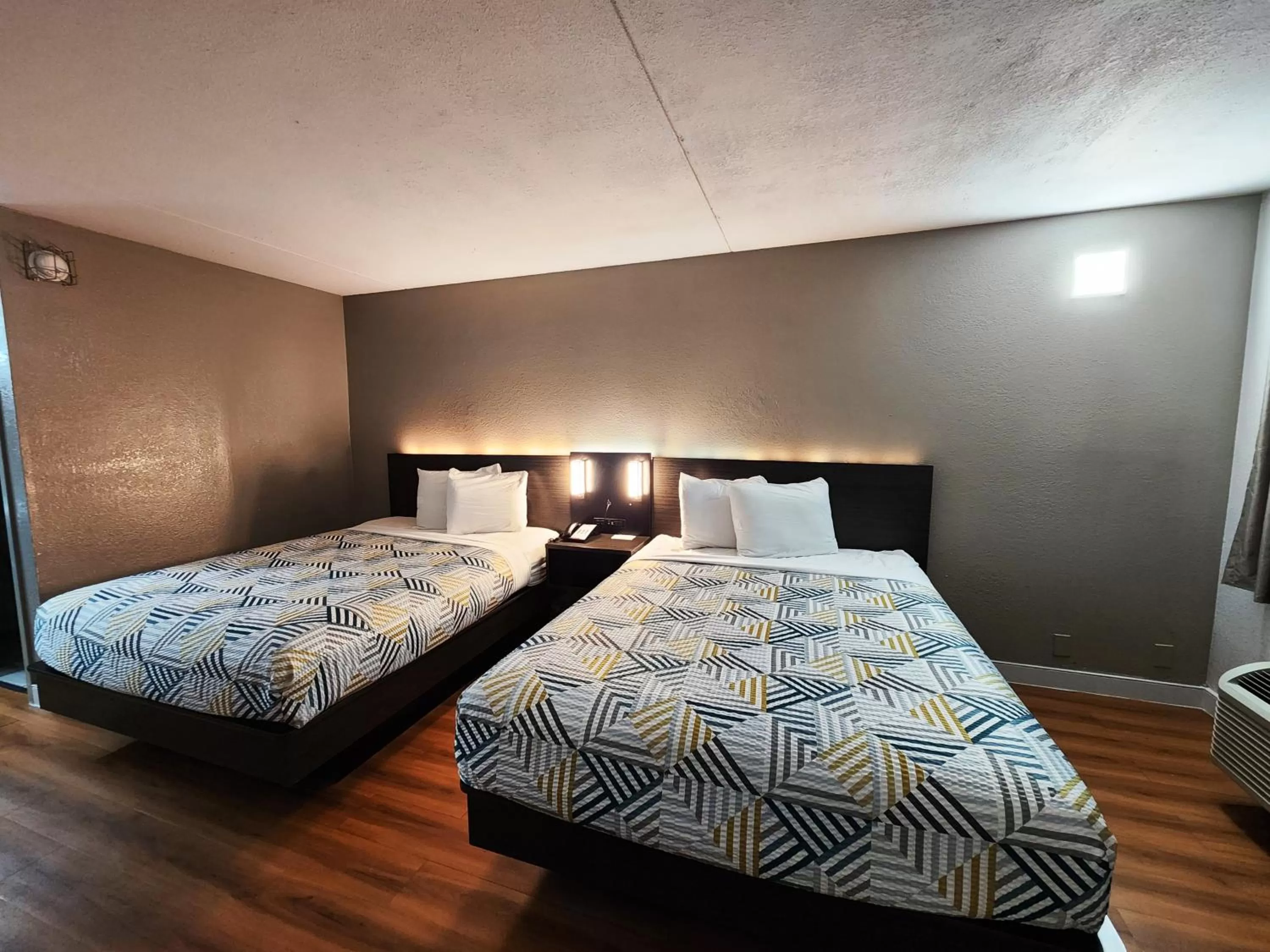 Bed in Motel 6 North Little Rock, AR-JFK Blvd