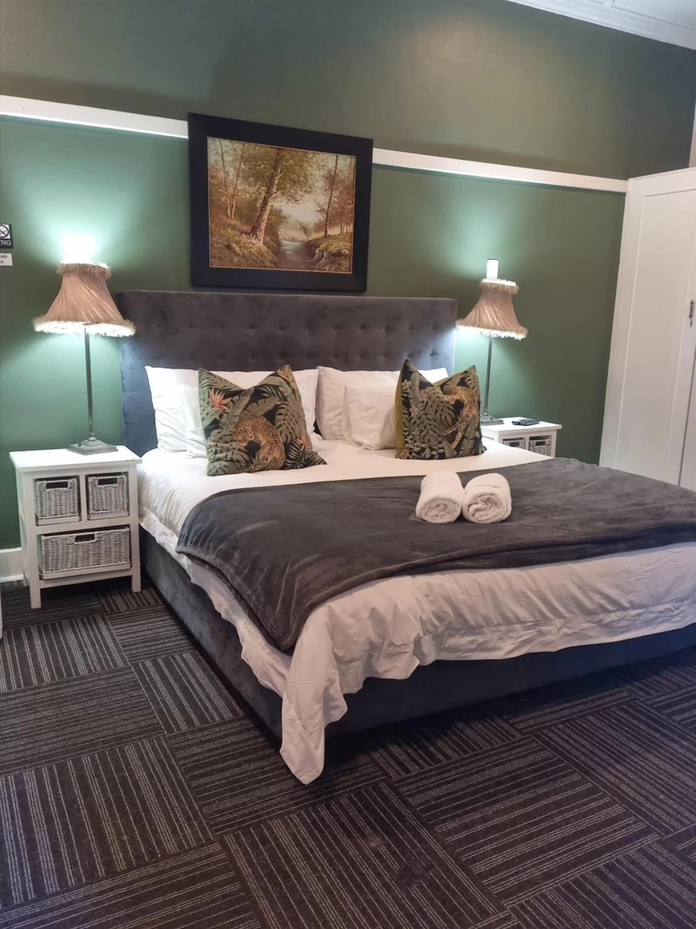 Bed in Thistle Hotel