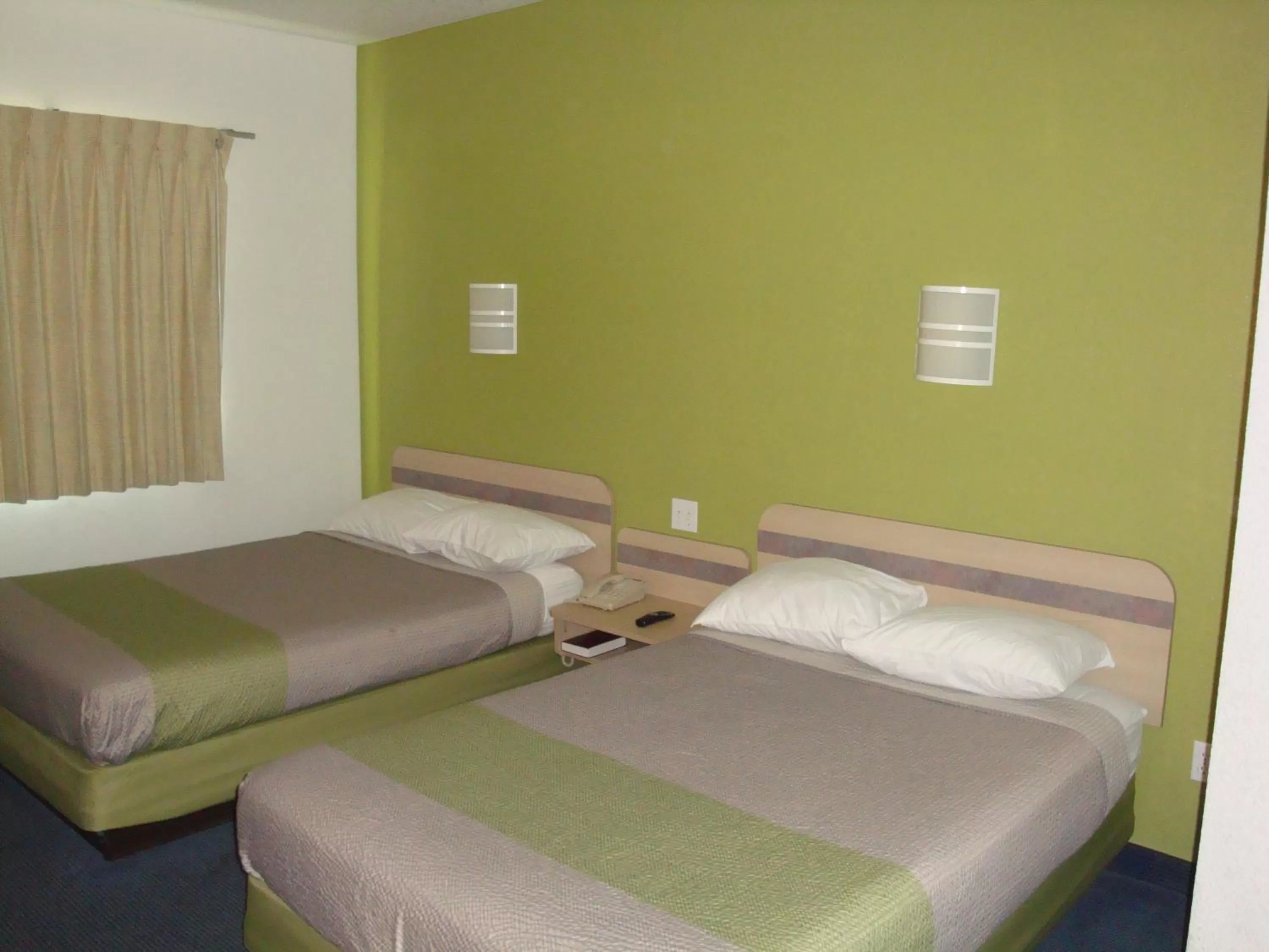 Bed in Lakeside Inn Lake Havasu City