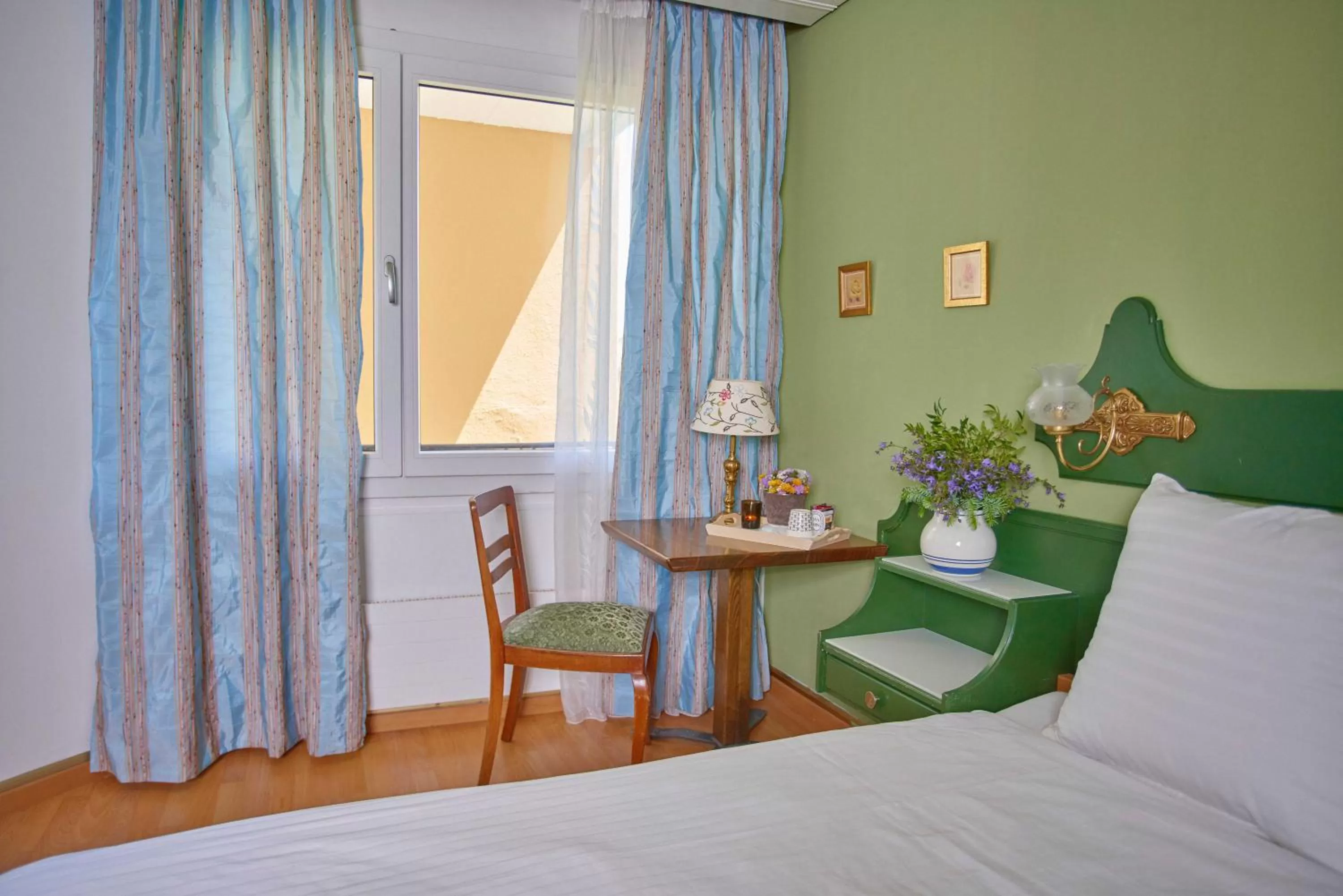 Bed in Hotel La Balance self check-in