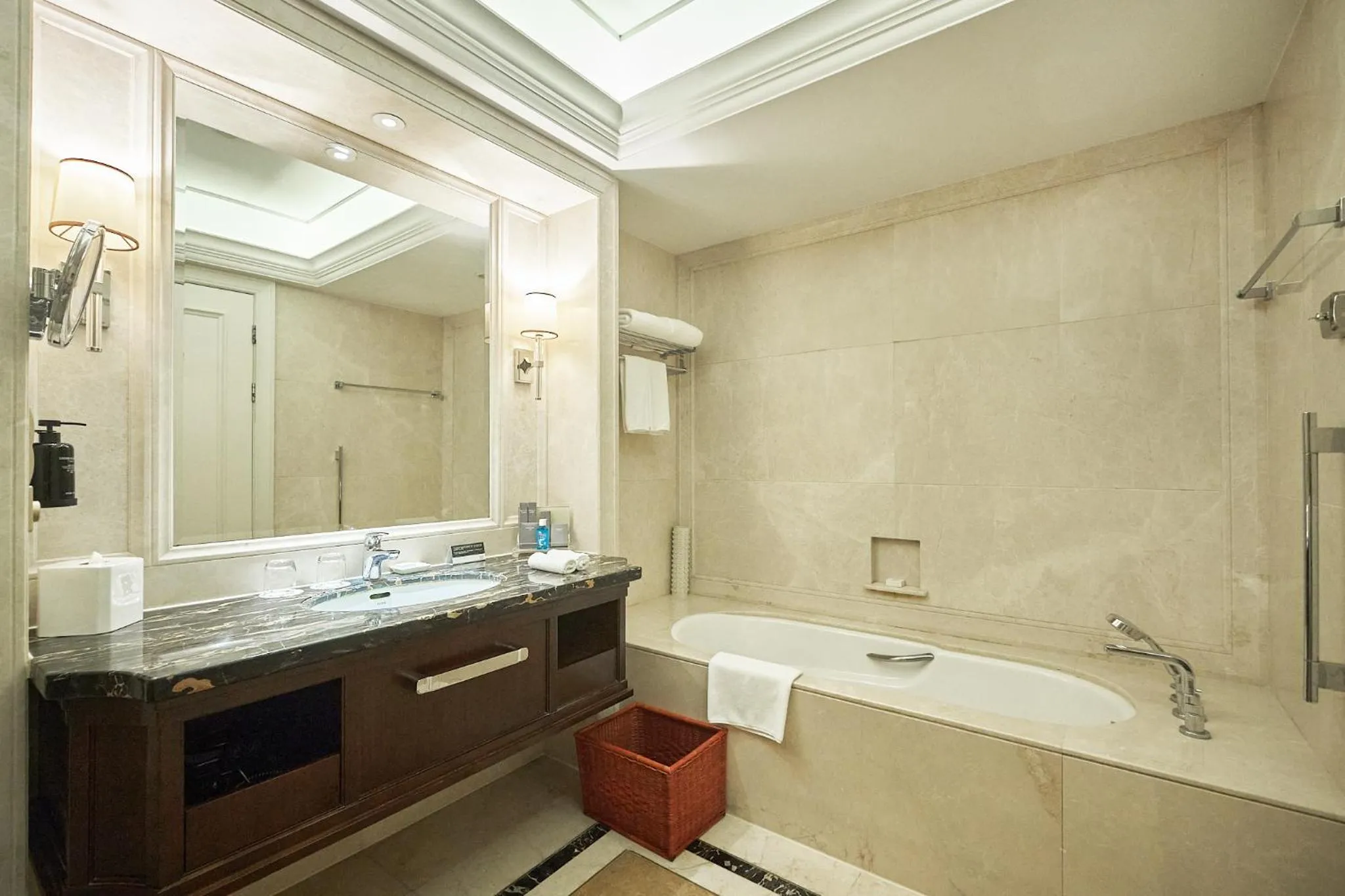 Bathroom in Grand Hotel Haikou - Managed by Accor