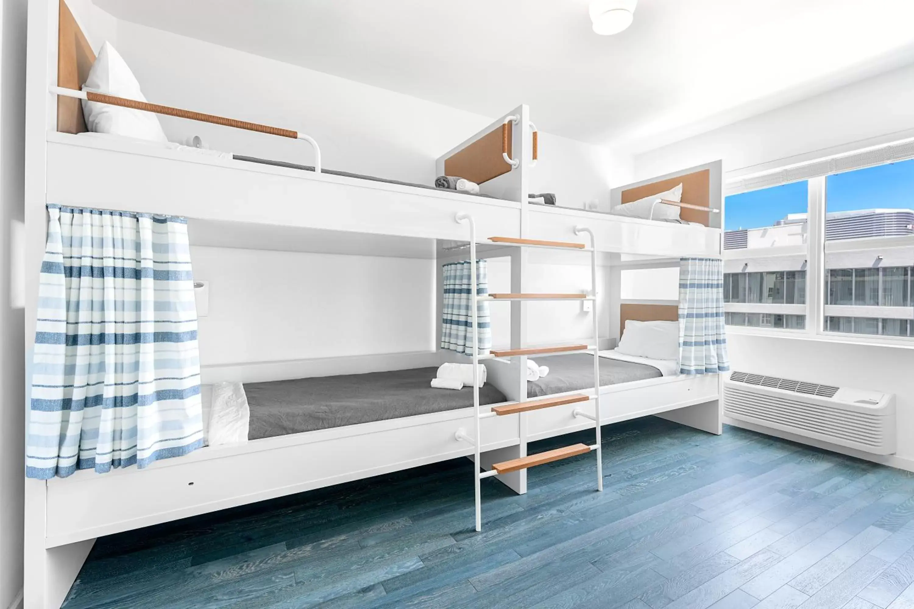 Room with Two Twin Bunk Beds, Non-Smoking in The Variety by LuxUrban Room with Two Twin Bunk Beds, Non-Smoking in The Variety by LuxUrban