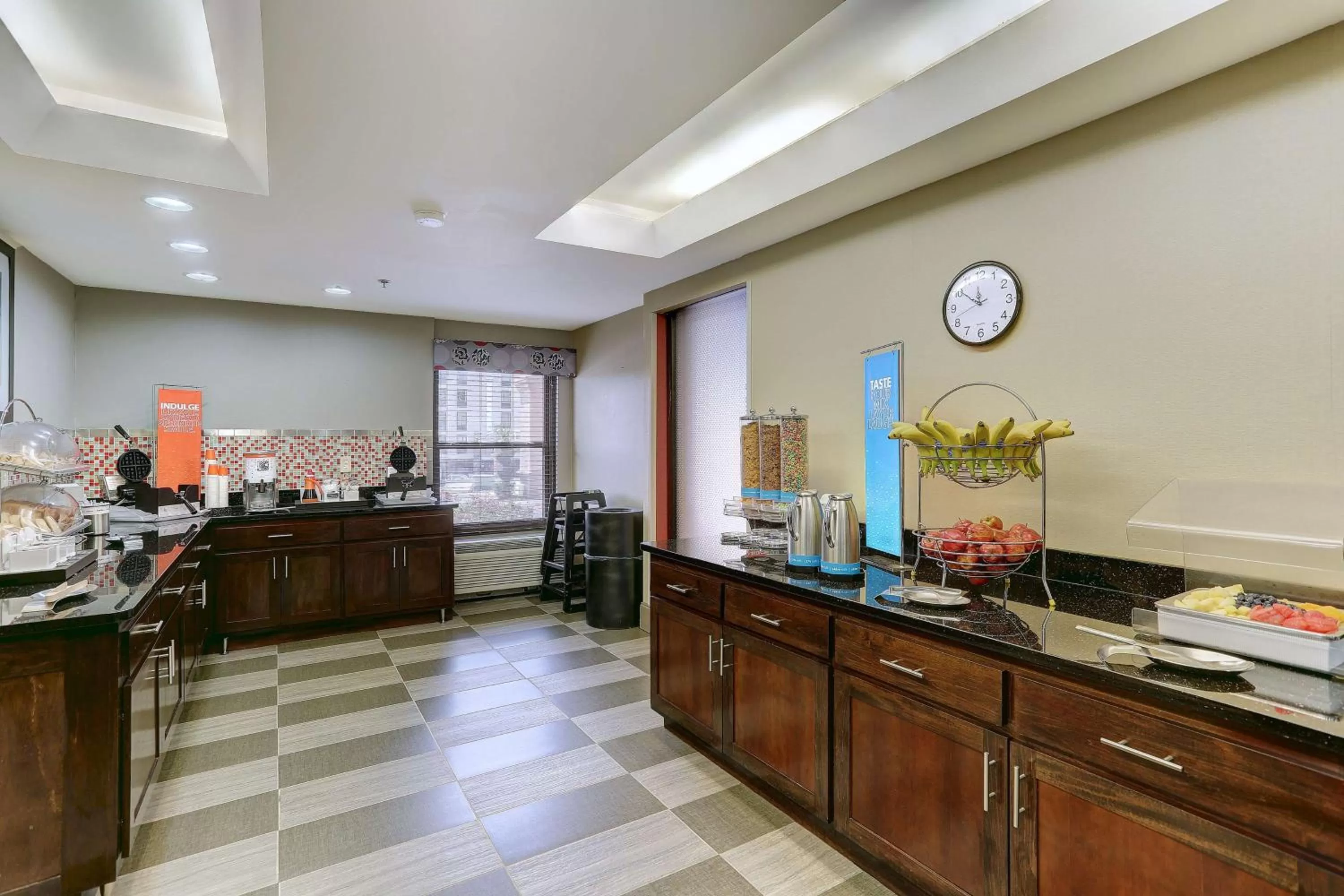 Breakfast in Hampton Inn Nashville-I-24 Hickory Hollow