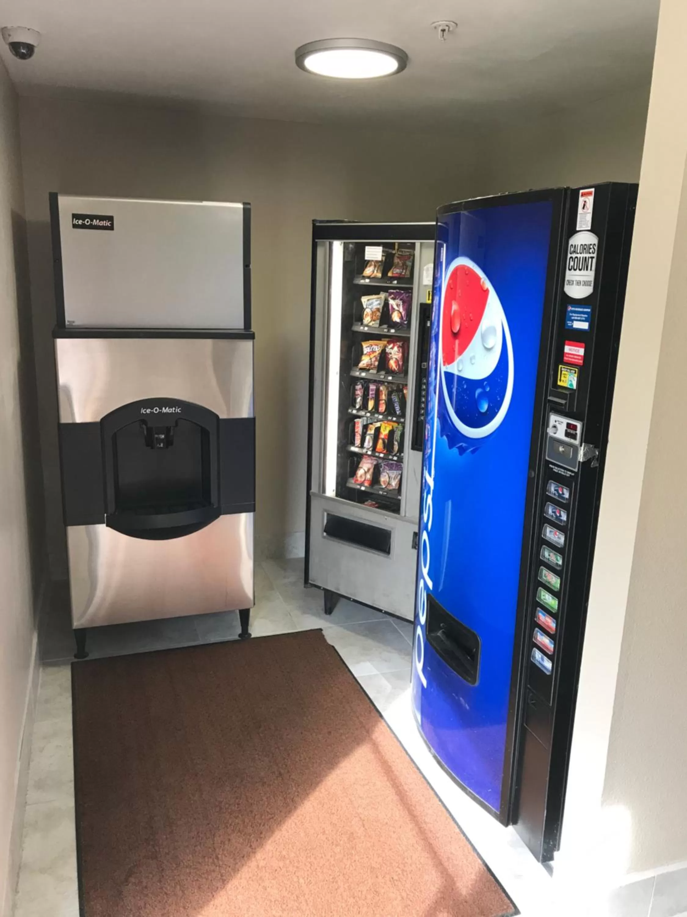 Food and drinks in Super 8 by Wyndham Hernando