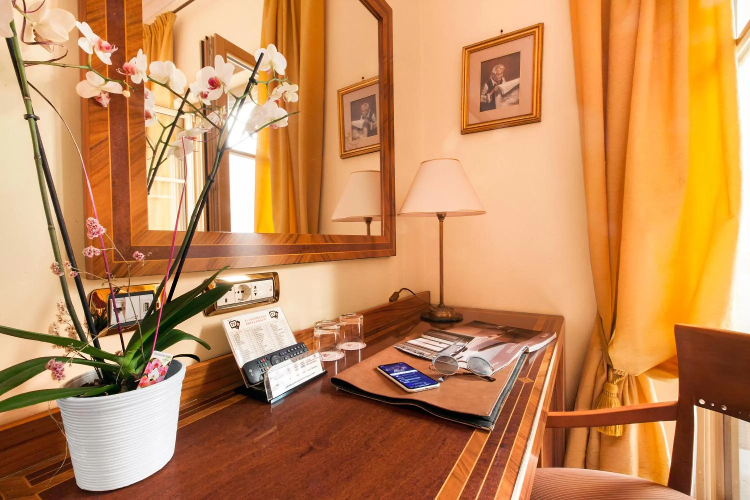 Triple Room with Balcony in Hotel Antiche Mura