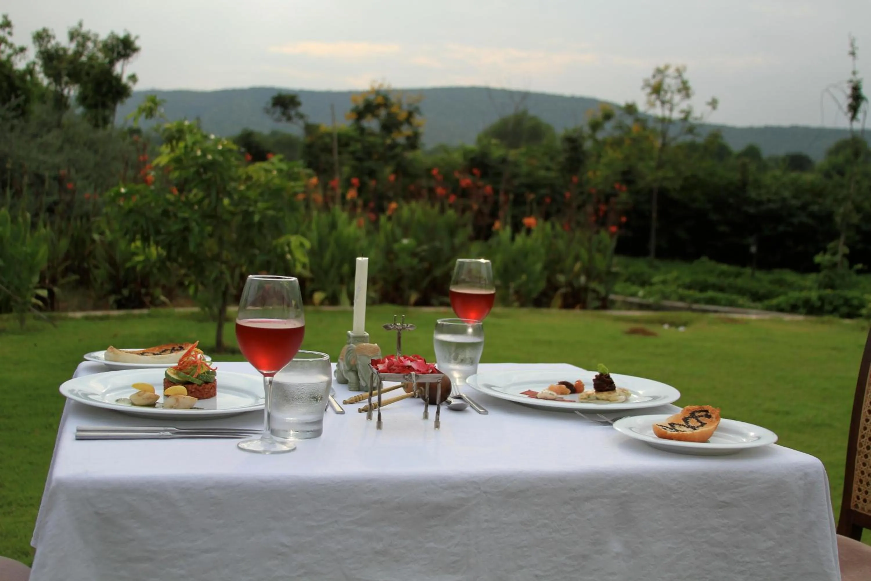 Restaurant/places to eat in Tree of Life Resort & Spa Jaipur