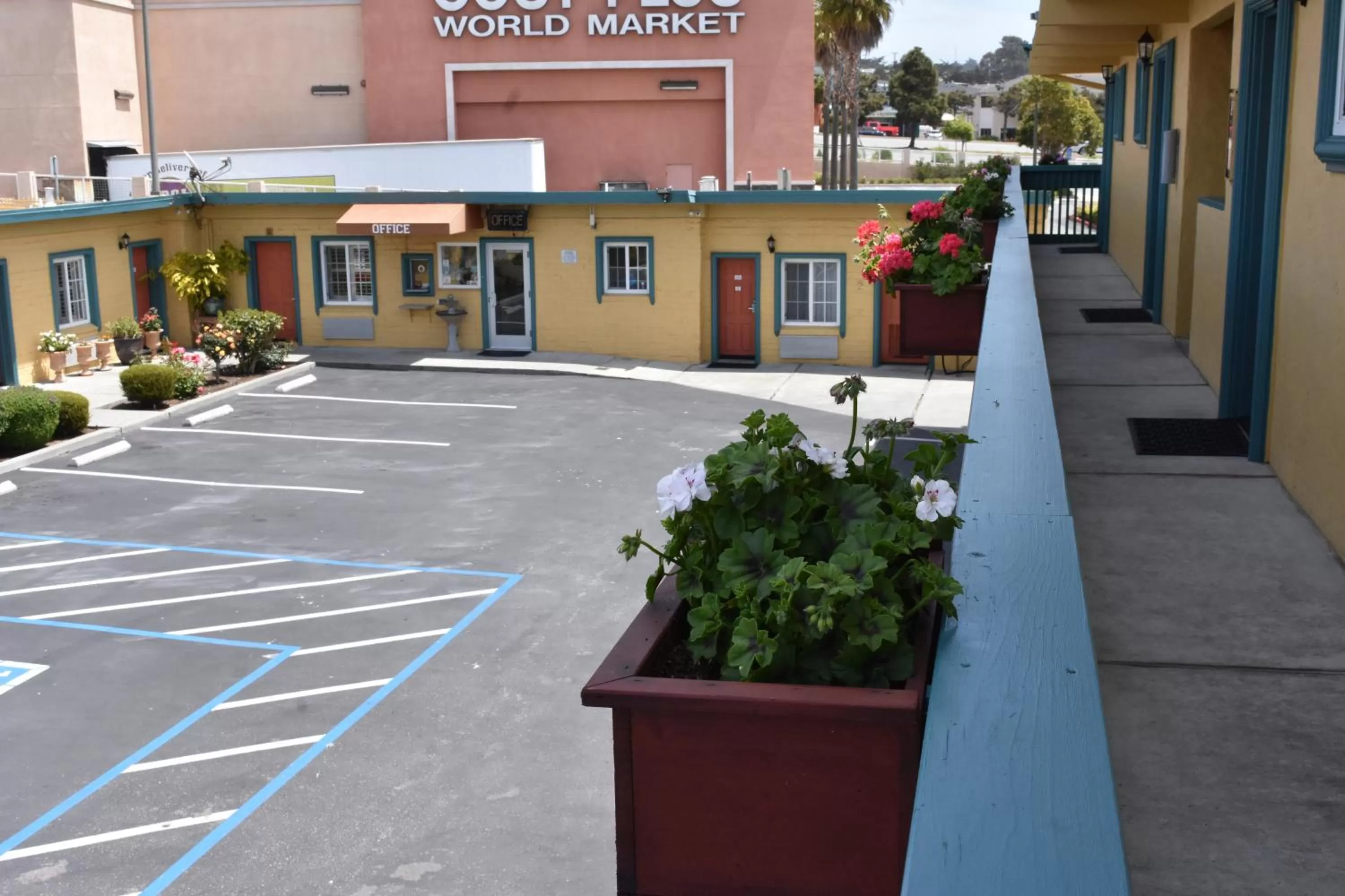 Property building in Seaside Inn Monterey