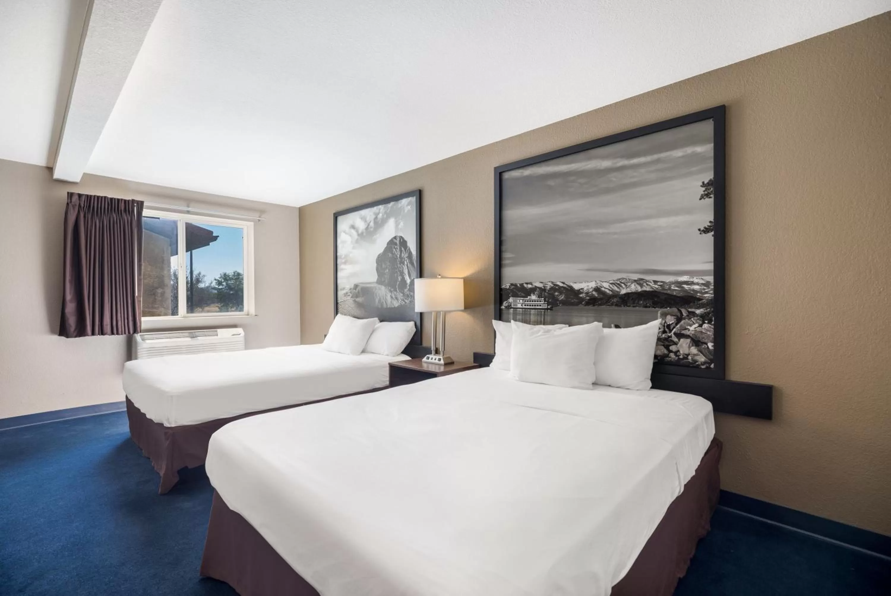 Bed in Americas Best Value Inn Sparks