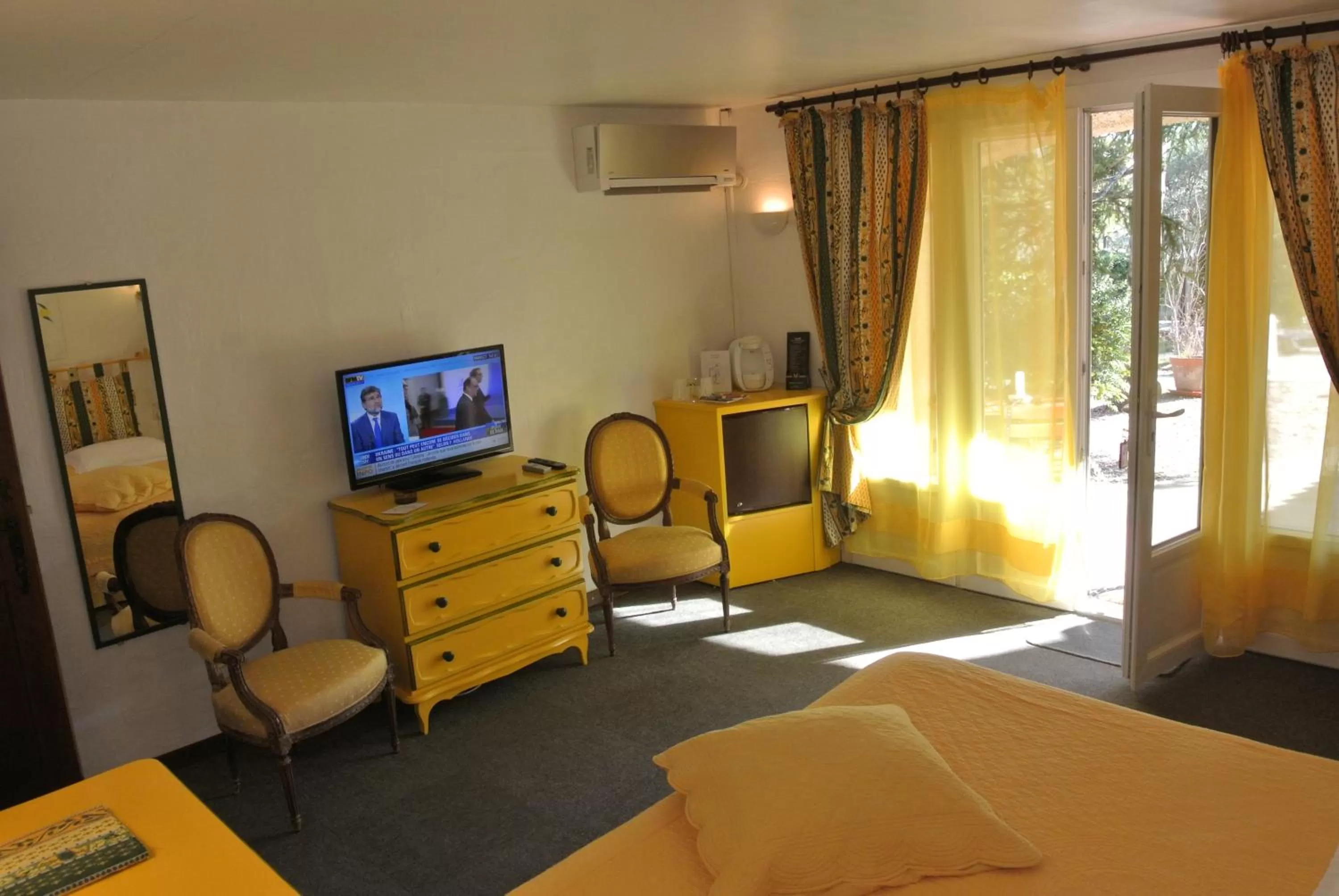 TV and multimedia, Bed in La Vieille Bastide