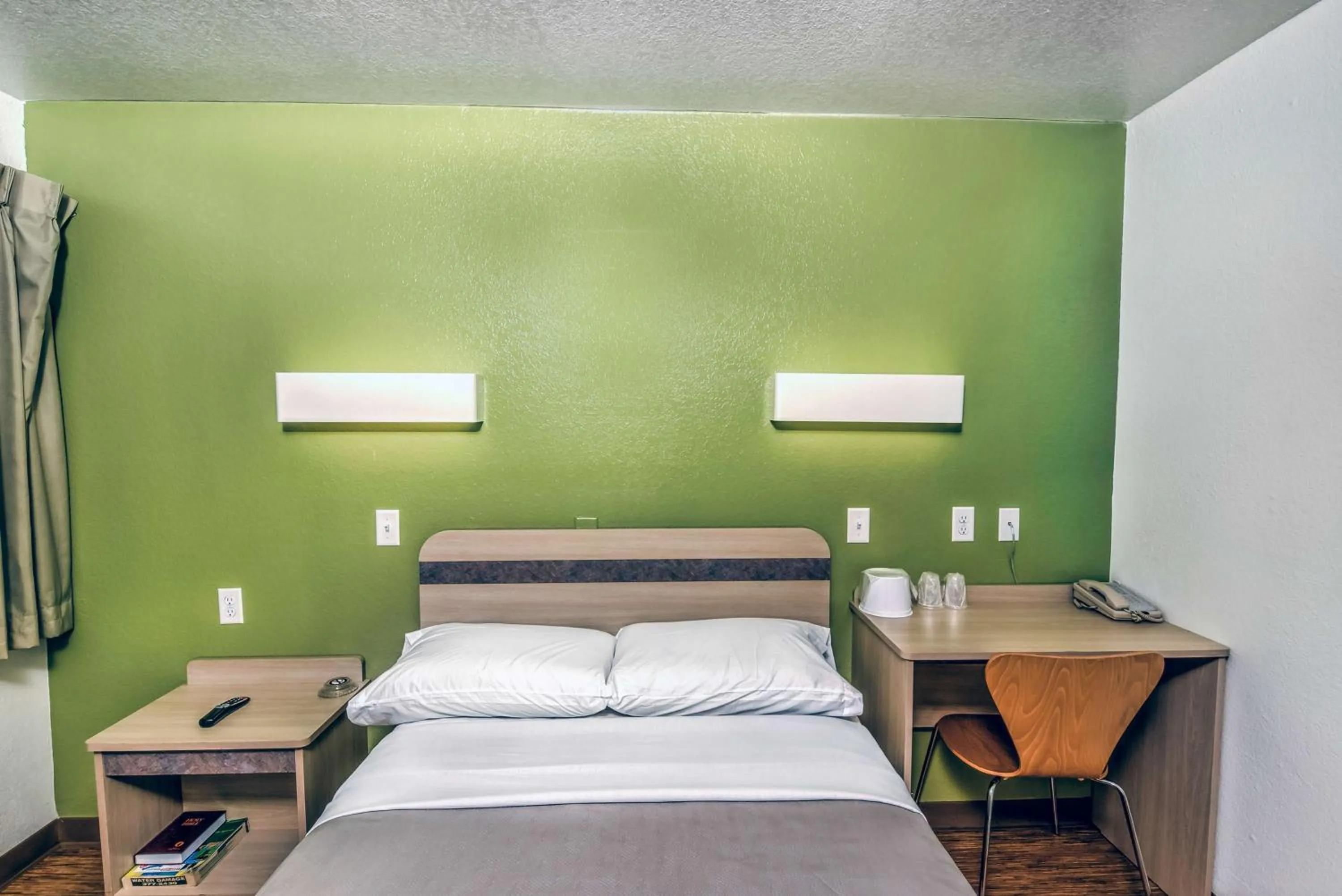 Deluxe Double Room - Non-Smoking in Motel 6-Colorado Springs, CO