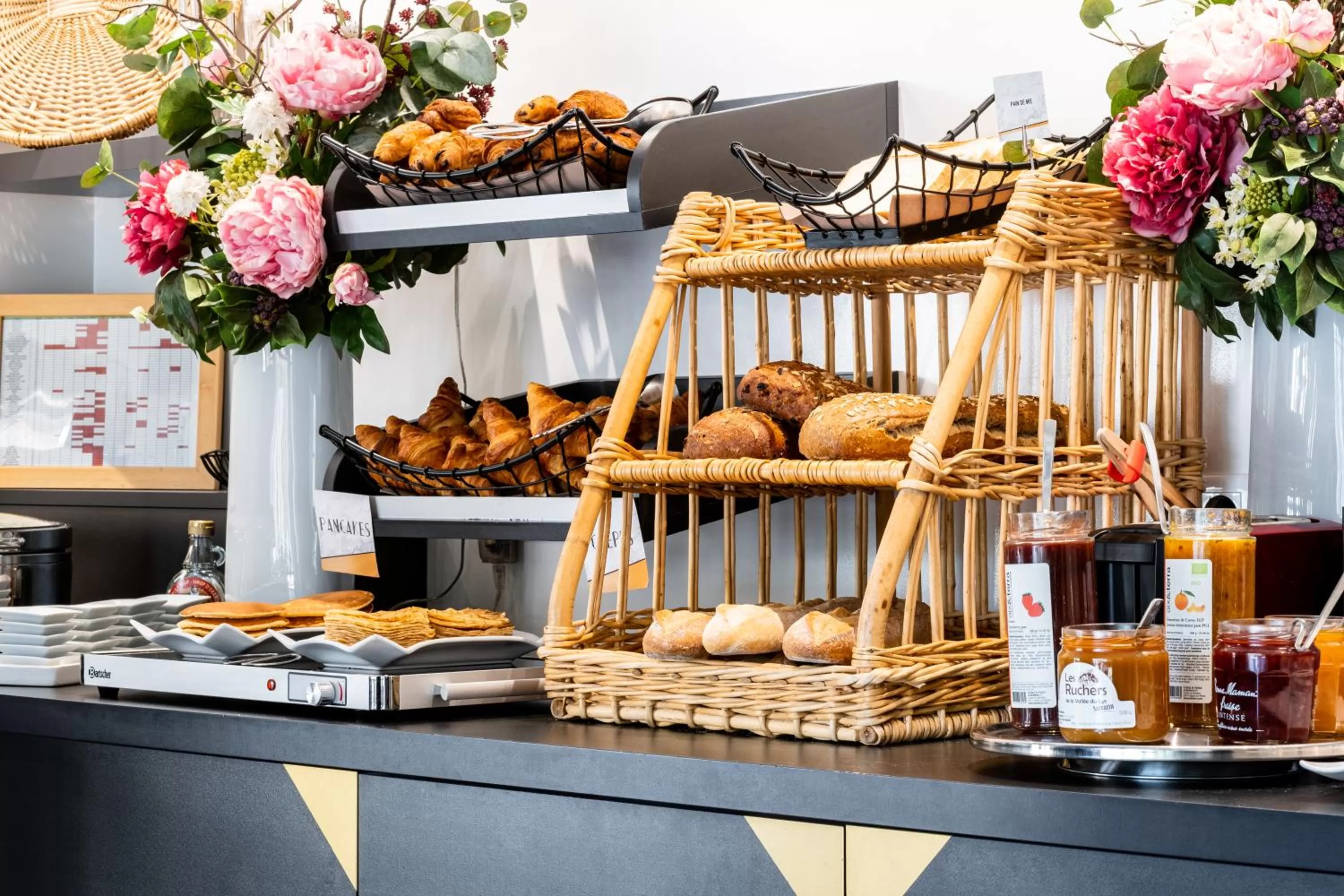 Breakfast in Mercure Tours Sud