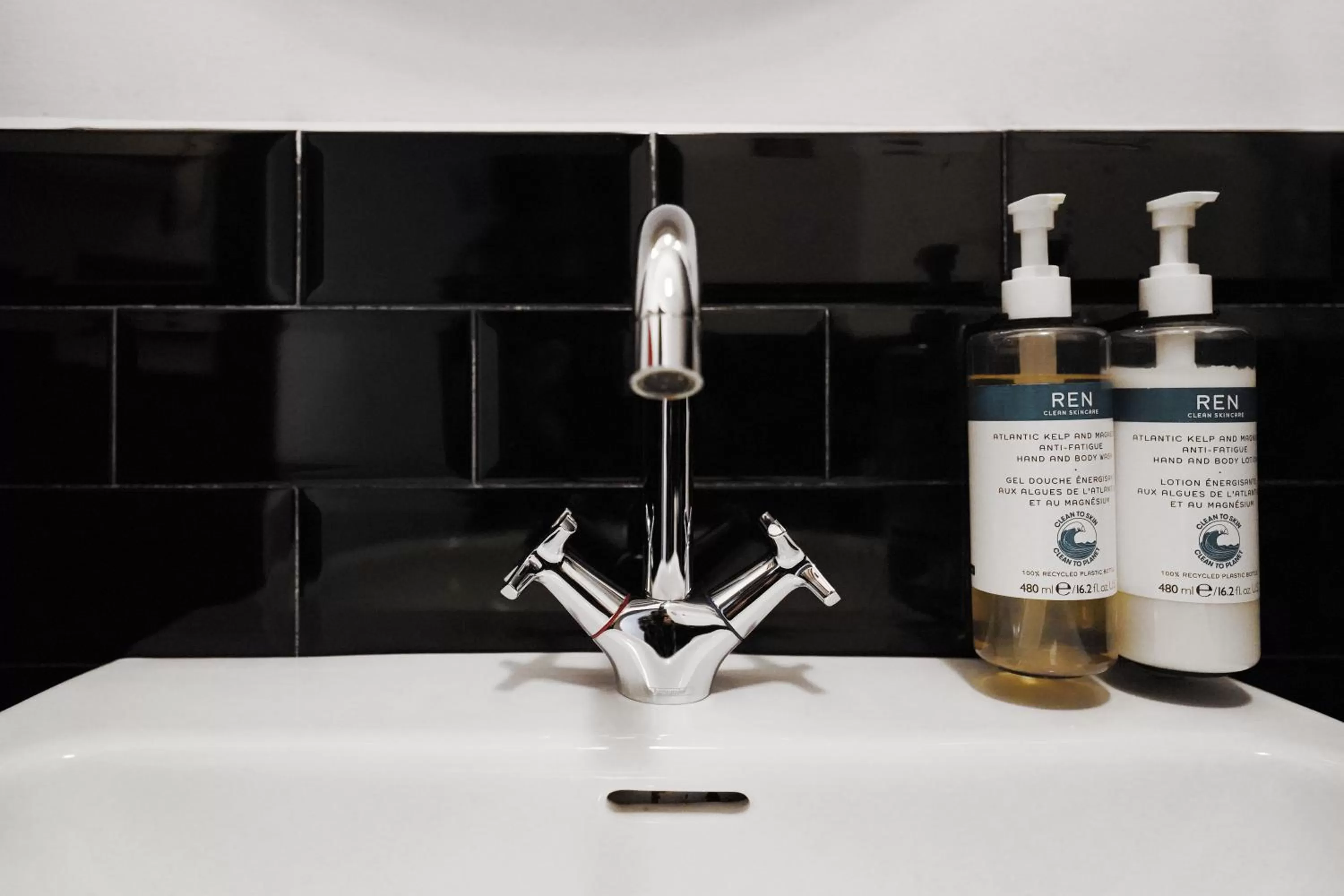 Bathroom in Numa Barcelona Roca