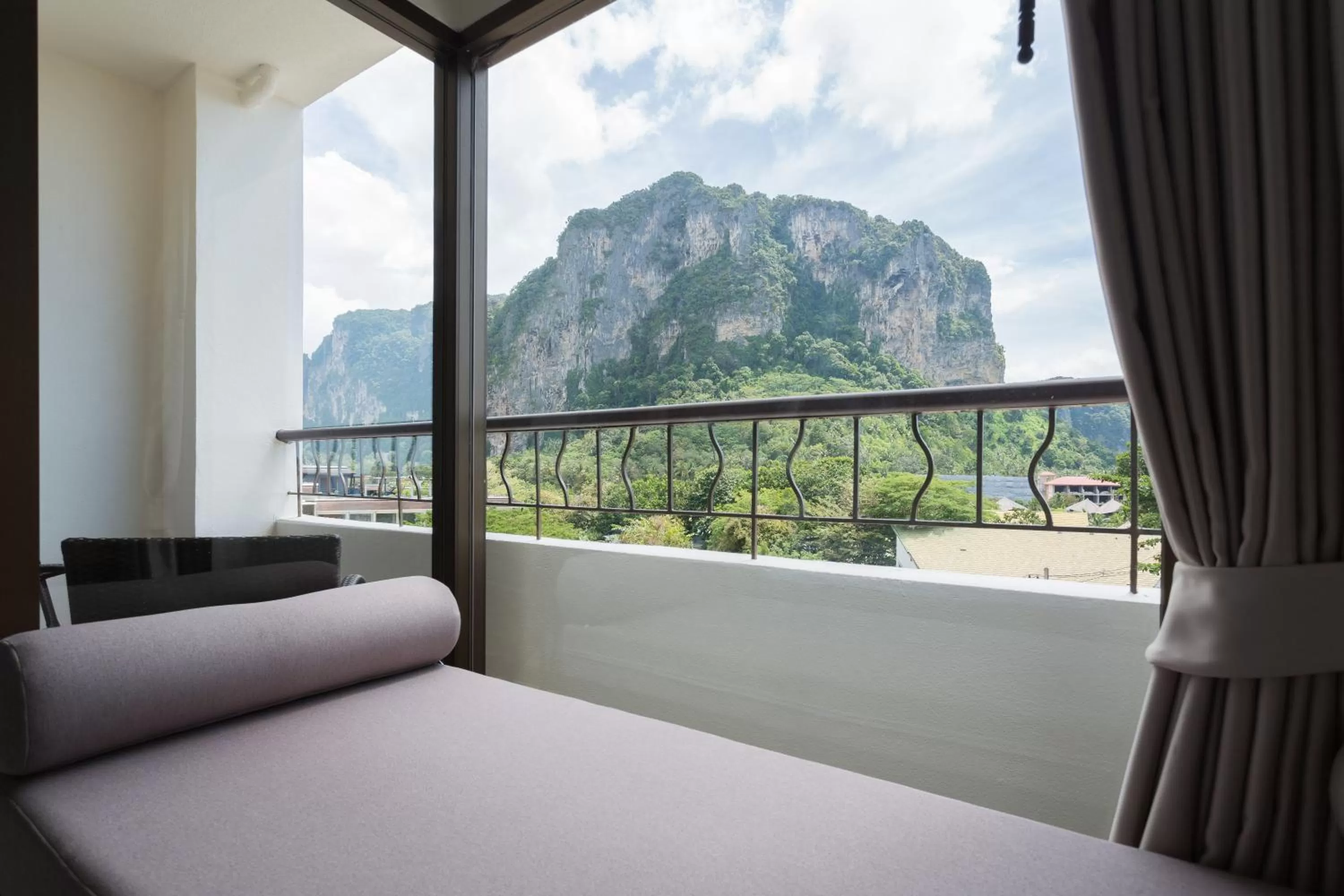 Mountain view, Bed in Krabi Heritage Hotel