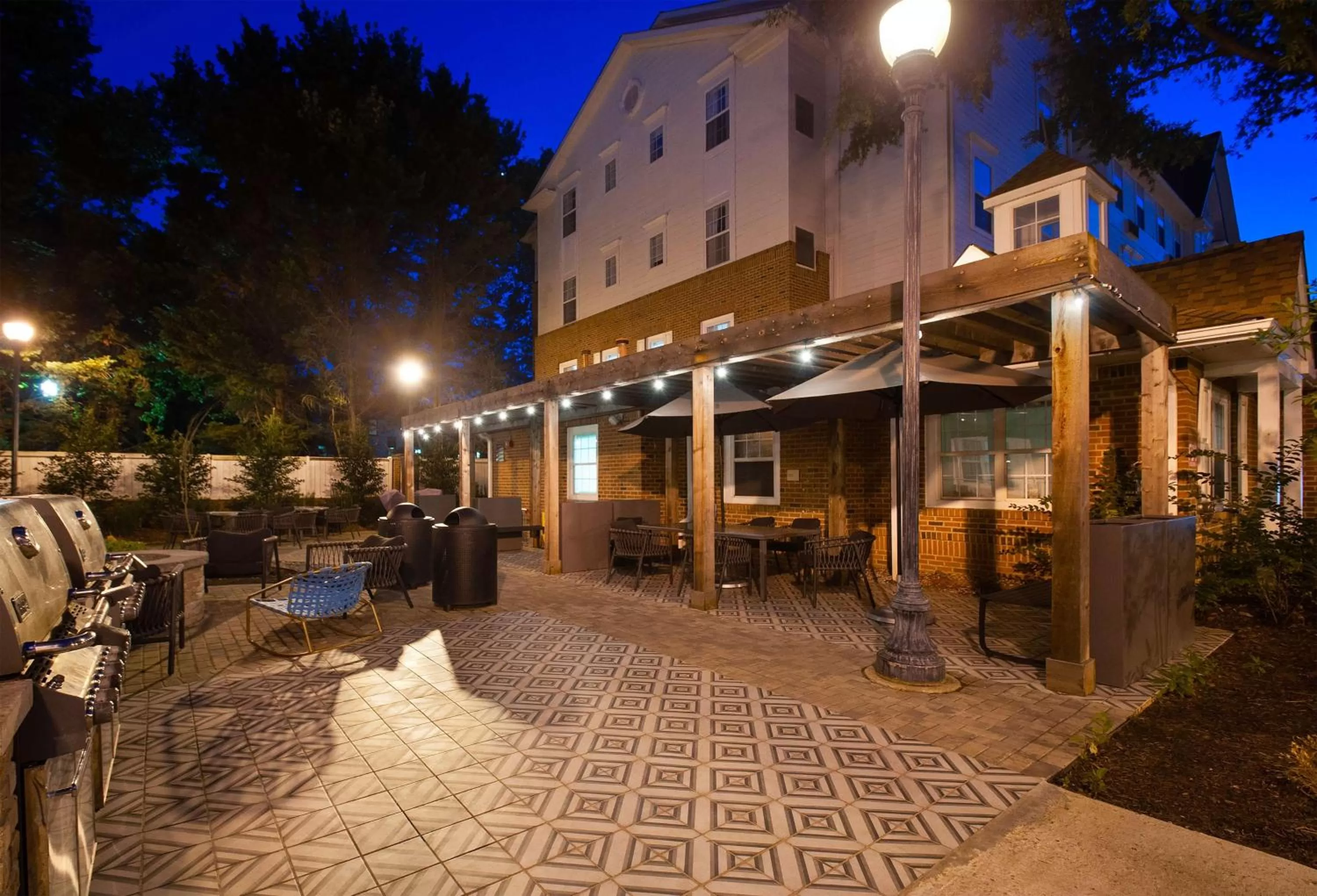 Patio in Sonesta Simply Suites Falls Church