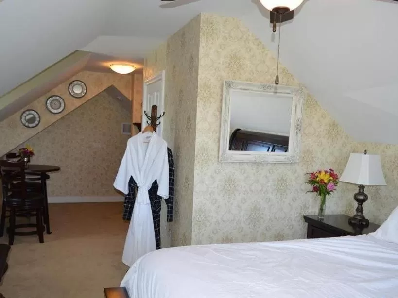 Queen Room in Wenzler's Landing B&B