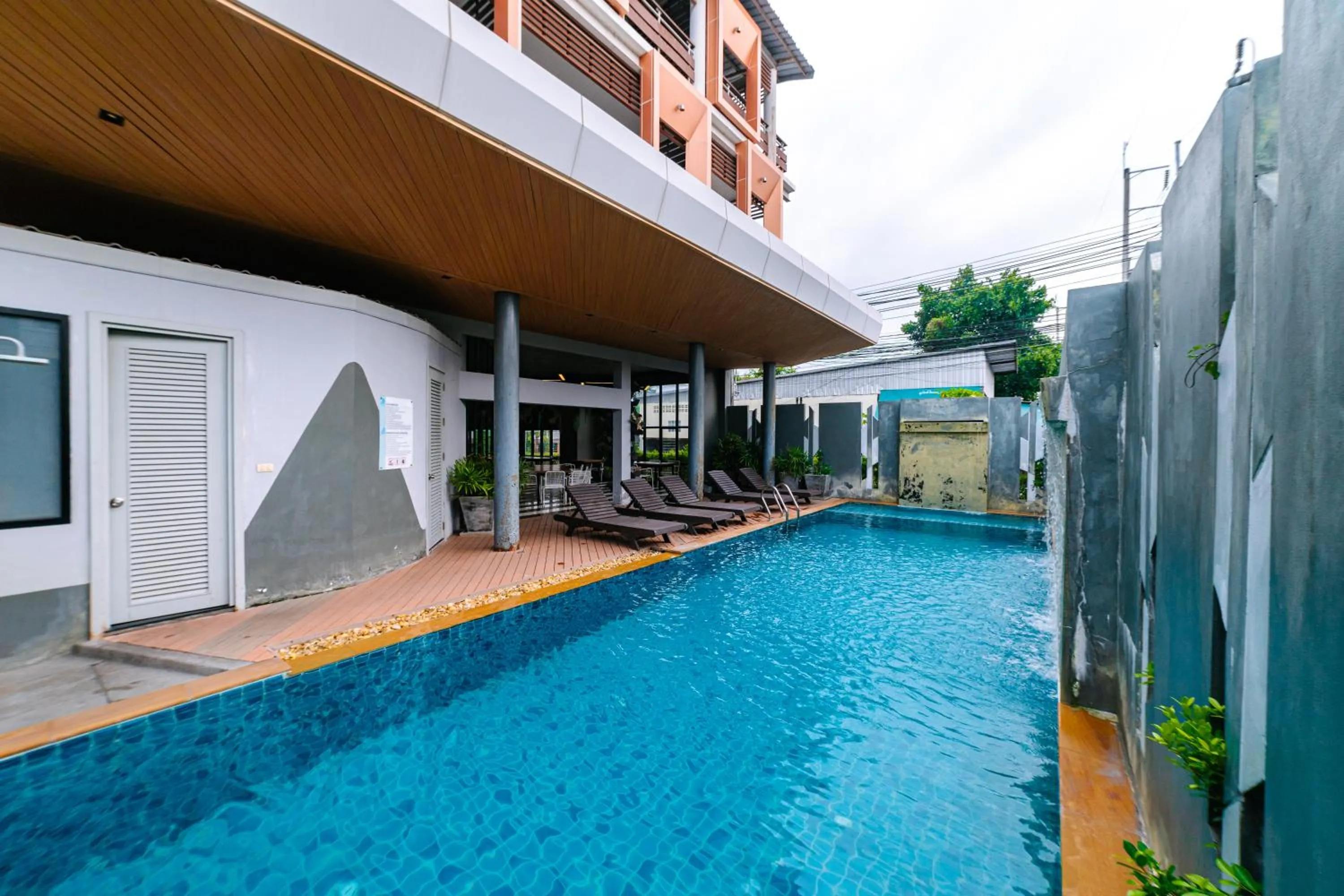Swimming pool in Ratana Hotel Sakdidet, PHUKET TOWN