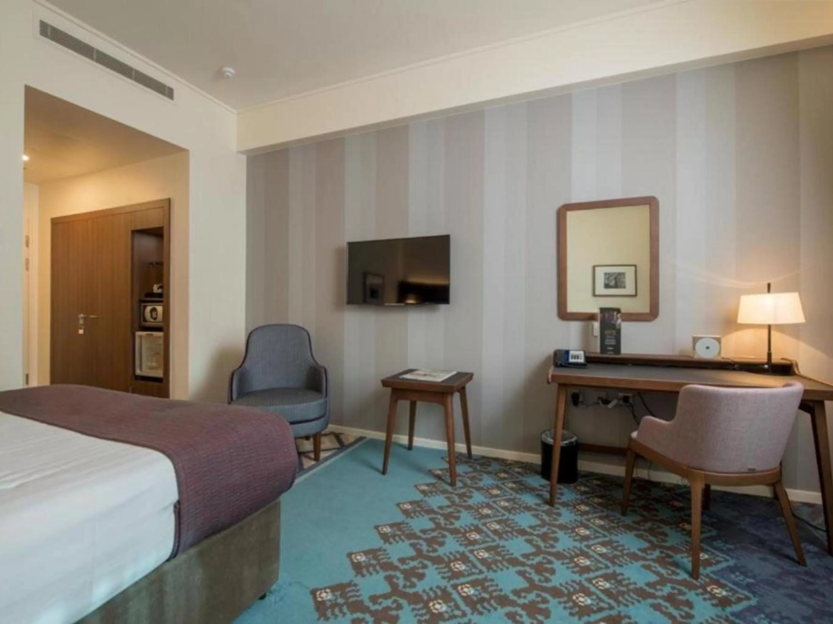 TV and multimedia, Bed in Mercure London Bridge