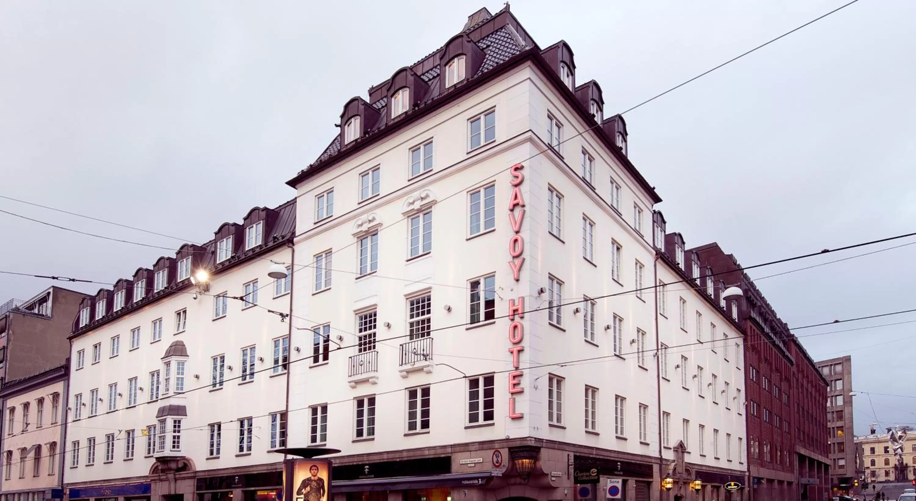 Property building in Home Hotel Savoy