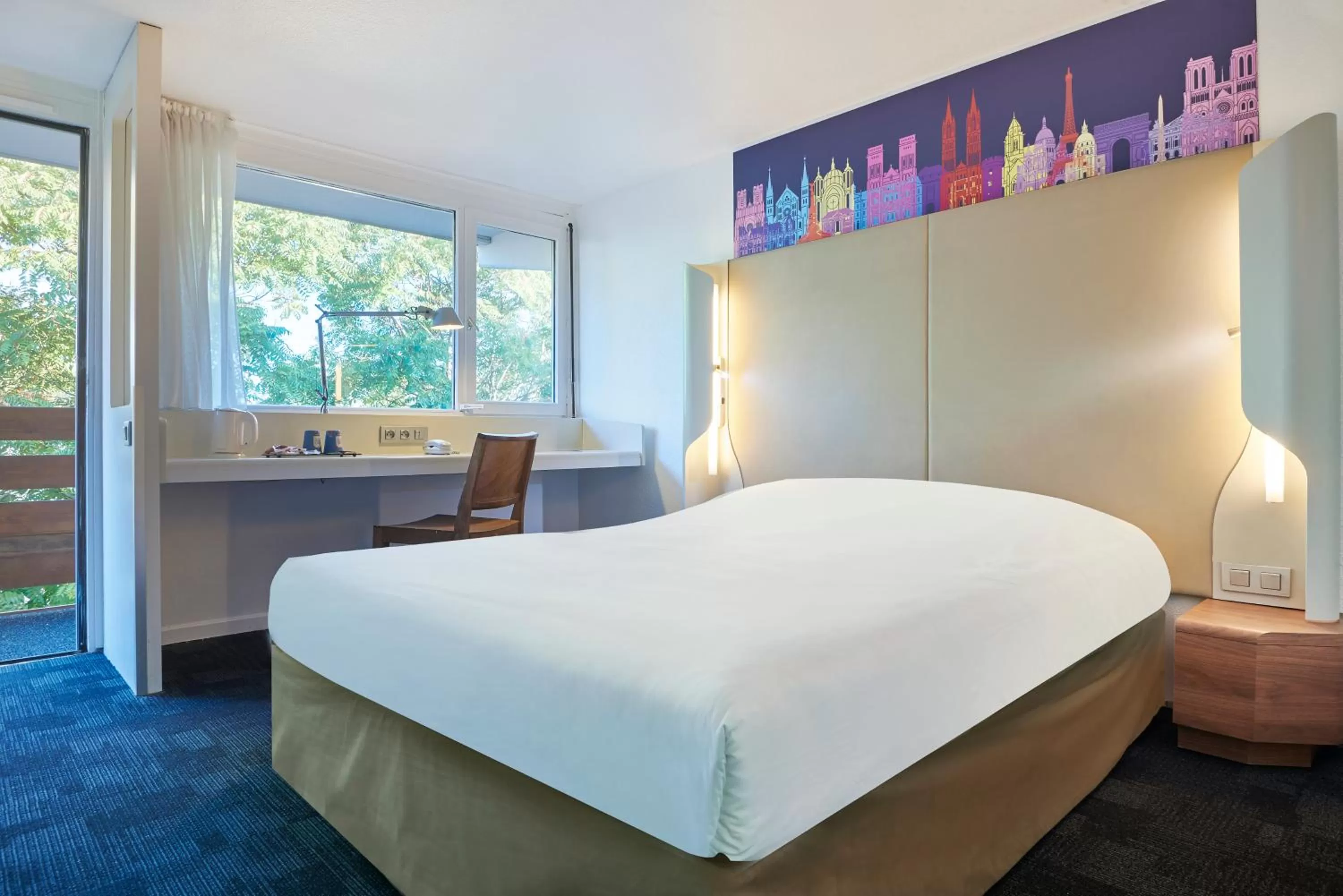 Bedroom, Bed in Kyriad Brie-Comte-Robert