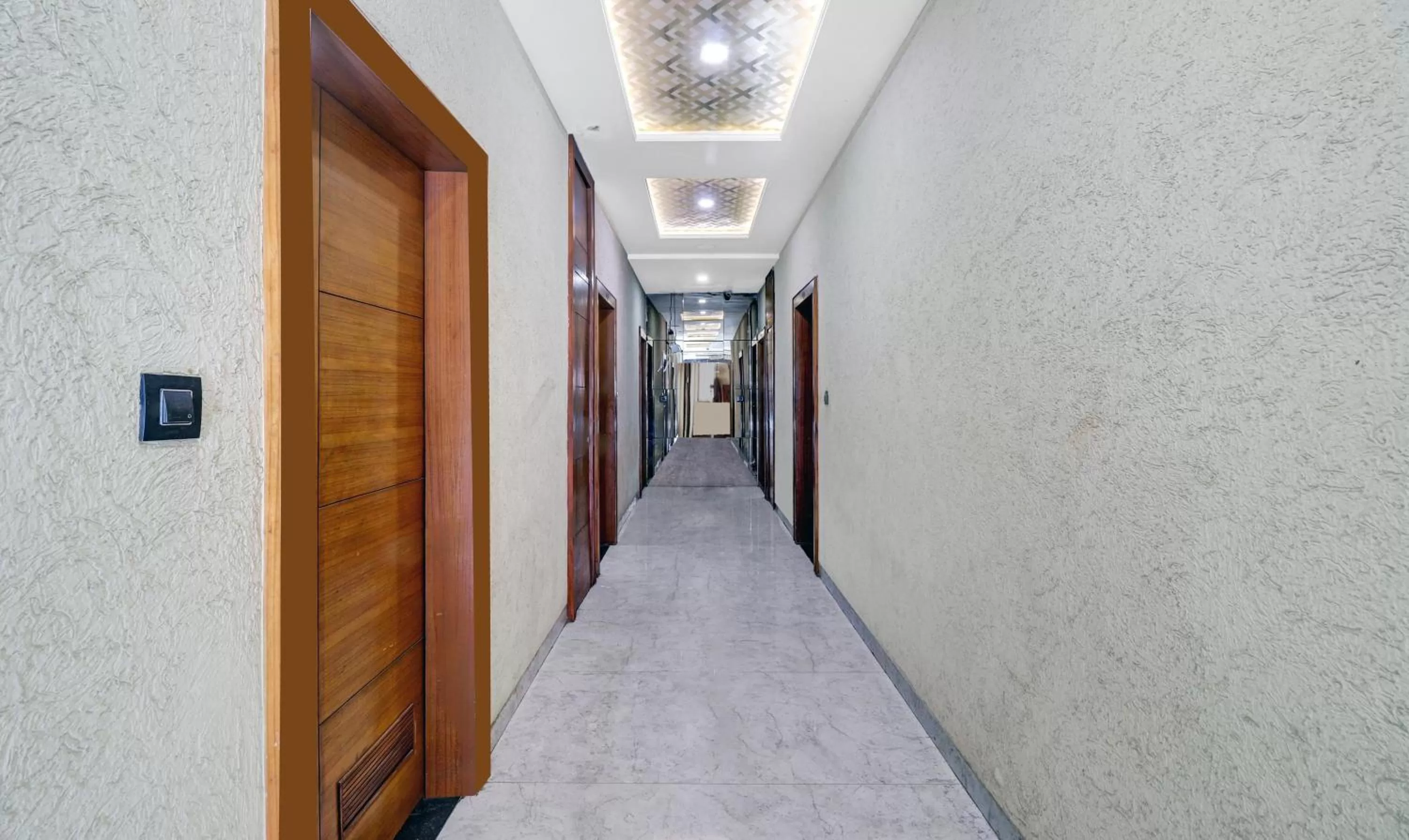 Lobby or reception in Itsy By Treebo - Anjali Mahal 500 Mtrs From Mathura Railway Station