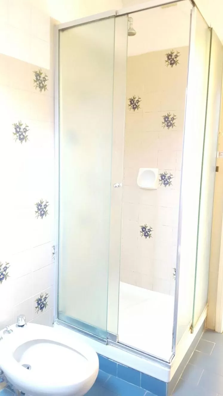 Bathroom in Albergo Savoia