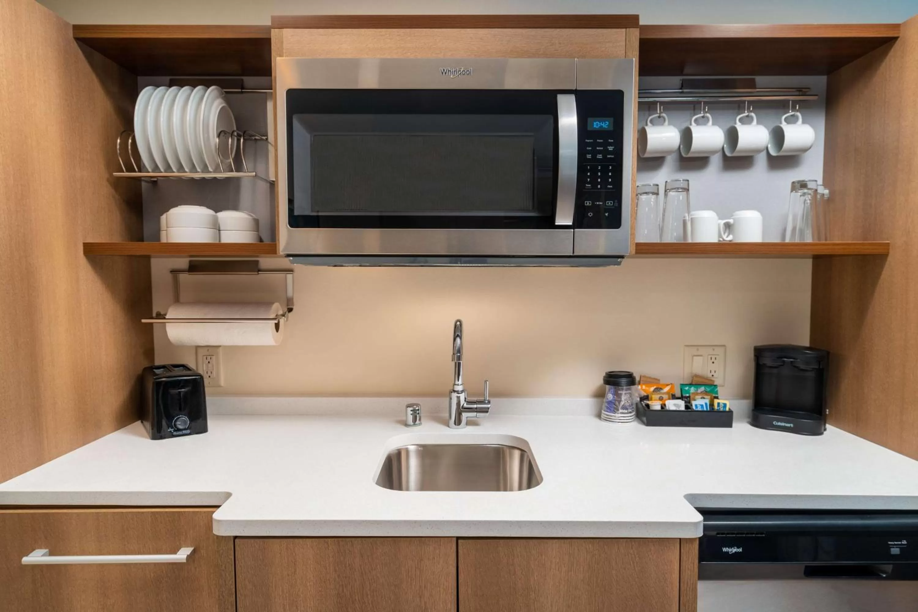 Kitchen or kitchenette in Home2 Suites Bakersfield