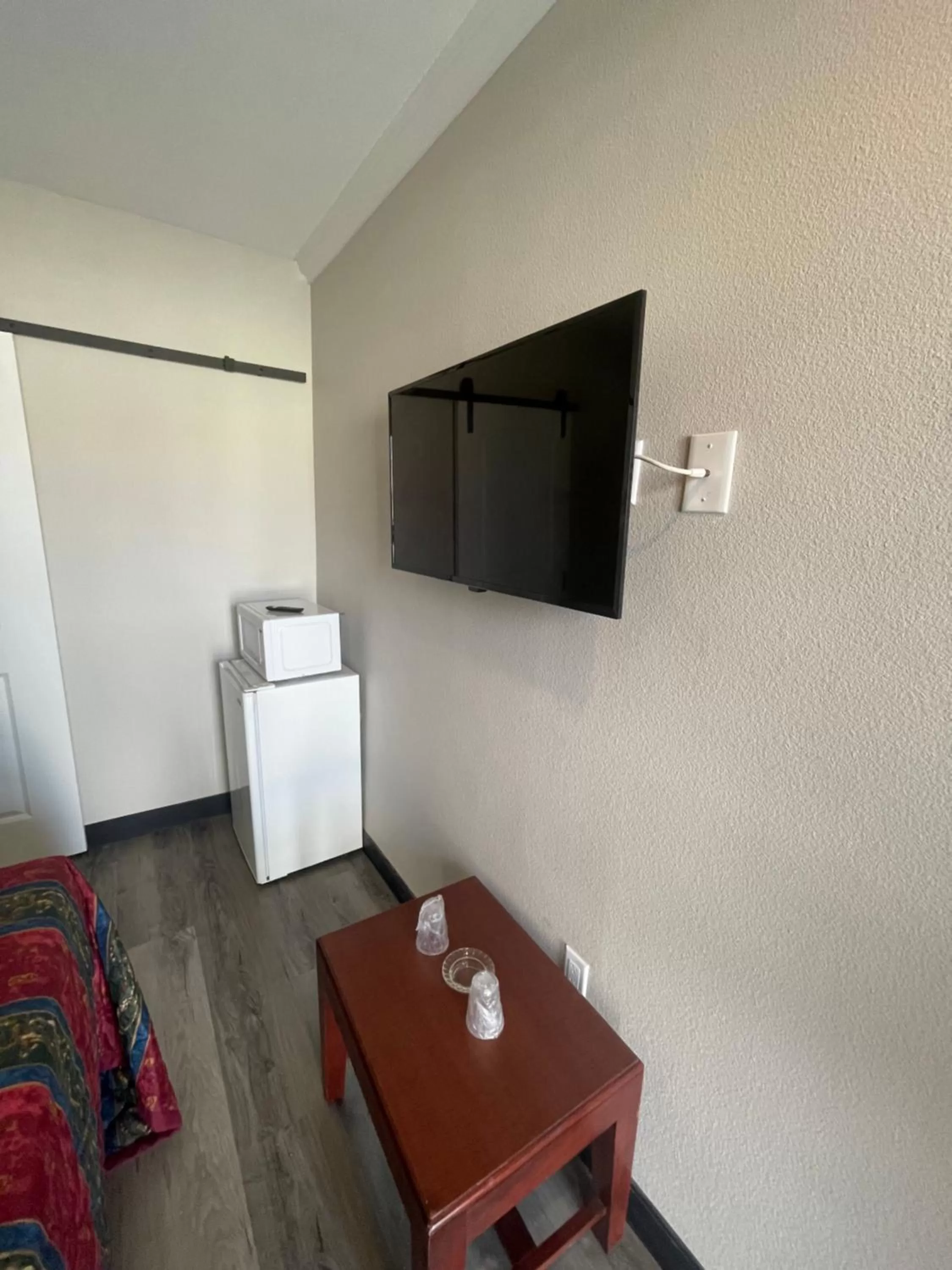 TV and multimedia in Stadium Inn & Spas