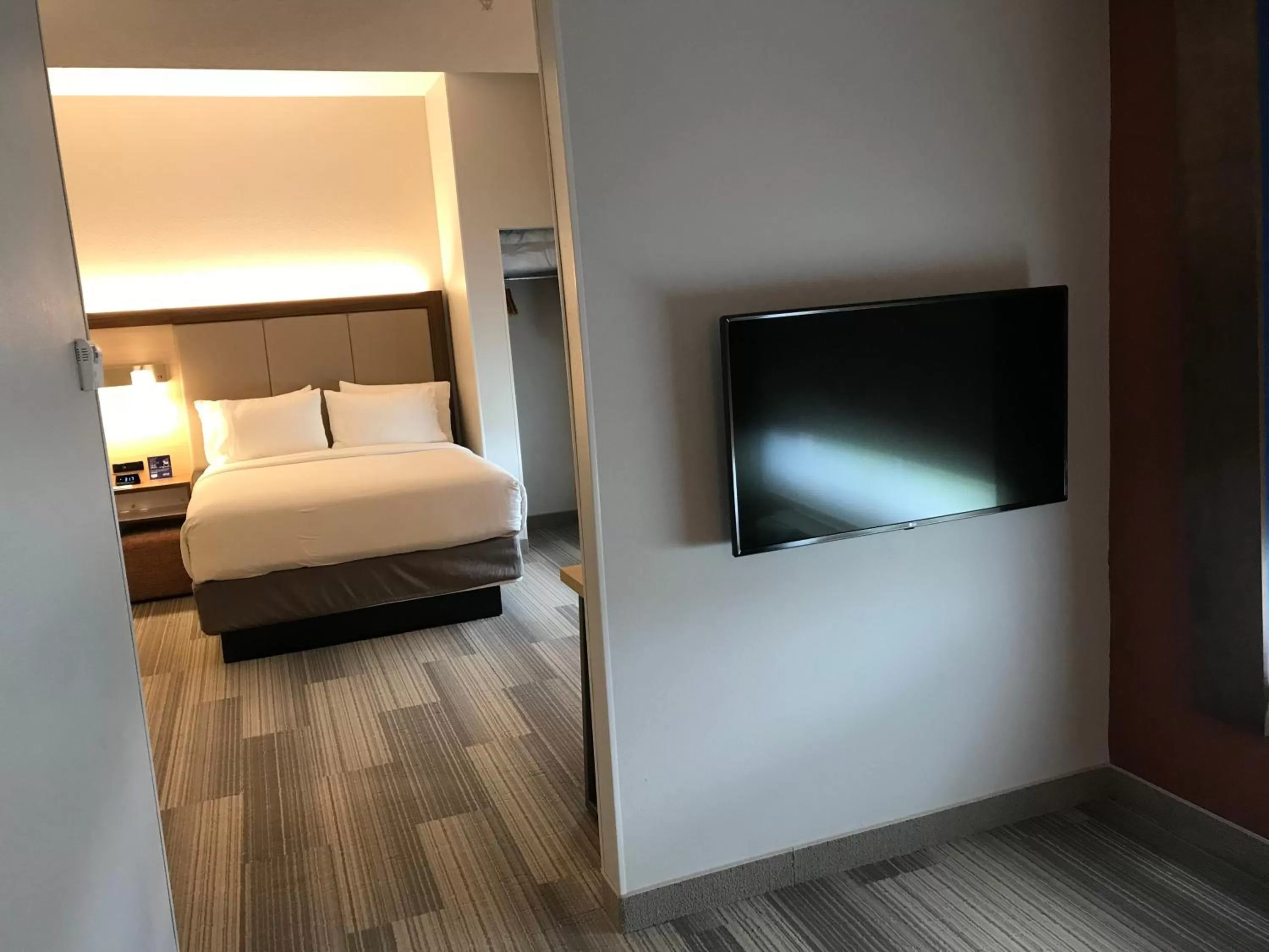 Photo of the whole room, Bed in Holiday Inn Express Orlando - South Davenport by IHG