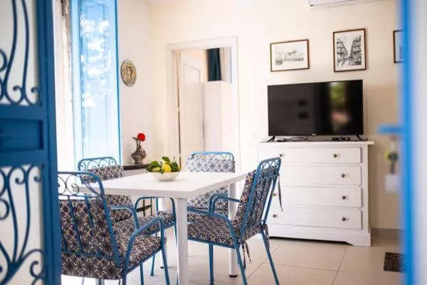 TV and multimedia in ToviMar Apartments