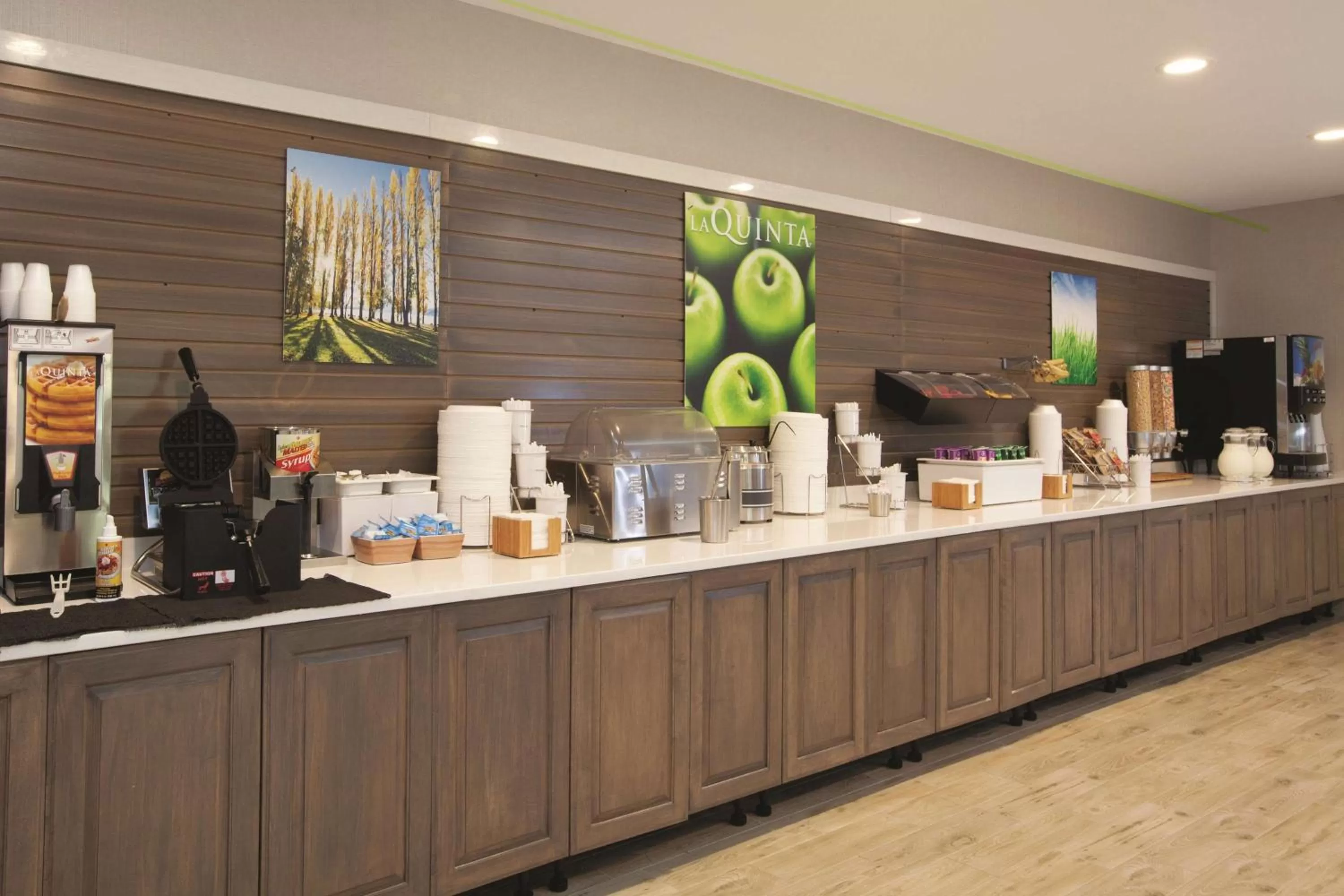 Restaurant/places to eat in La Quinta by Wyndham Williamsburg Historic Area