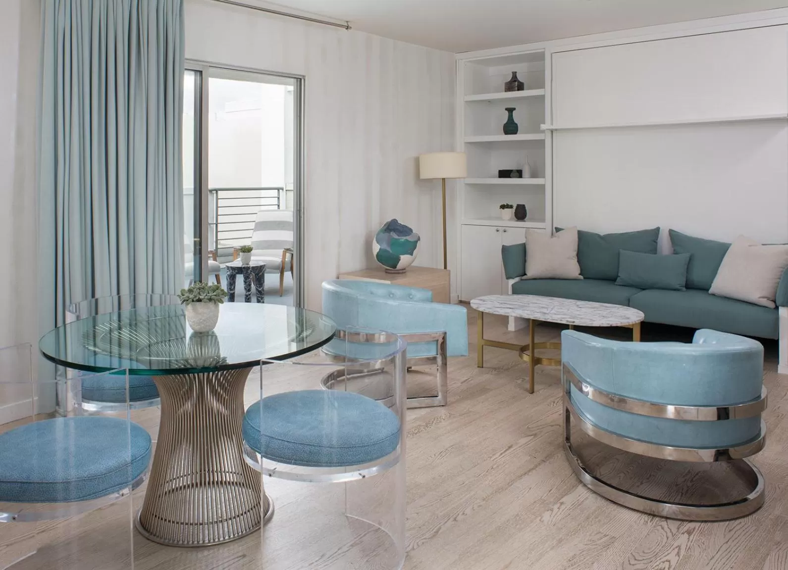 Living room in Avalon Hotel Beverly Hills, a Member of Design Hotels