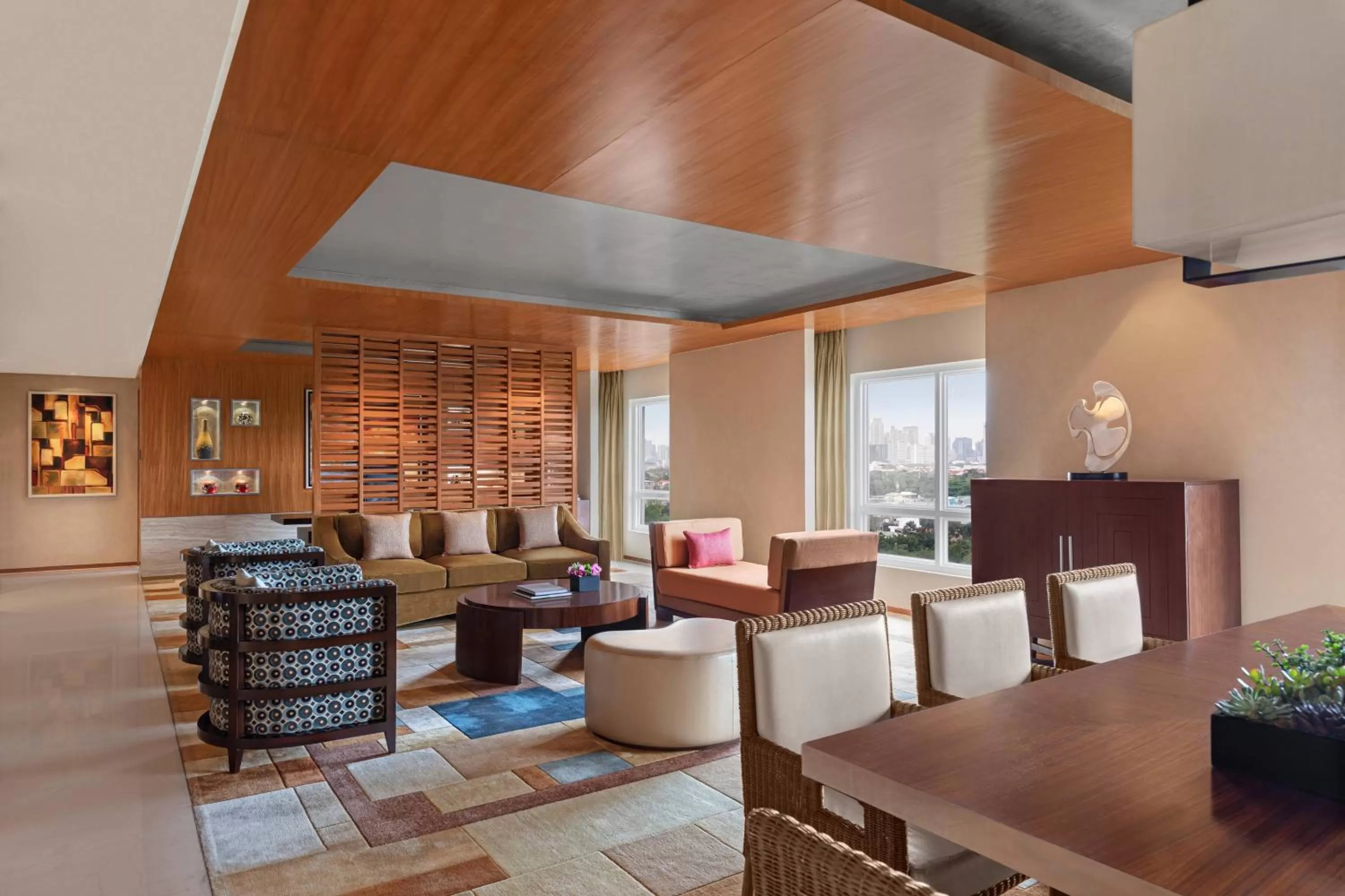 Lounge or bar in Manila Marriott Hotel at Newport World Resorts