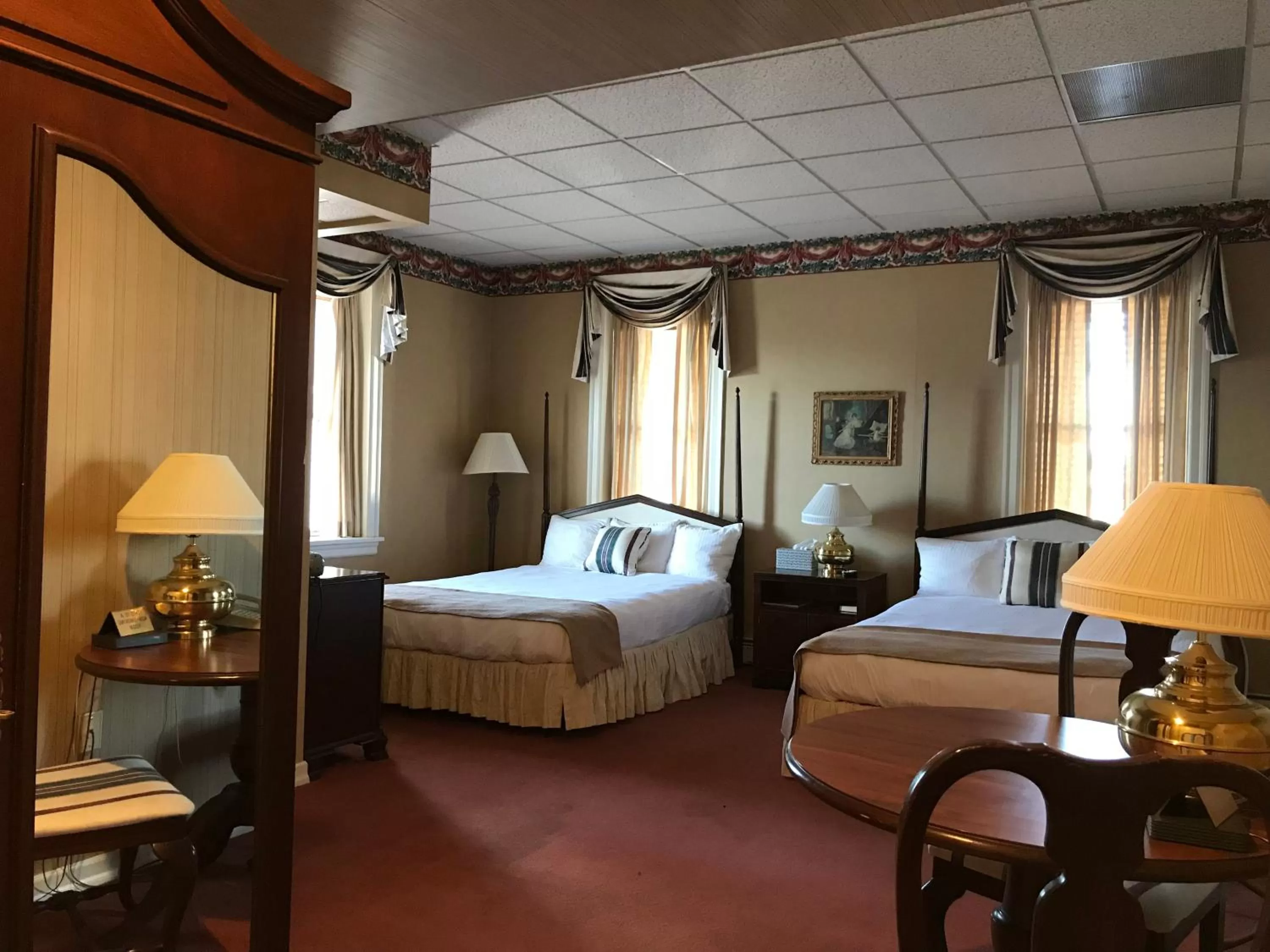 Bed in Waynebrook Inn