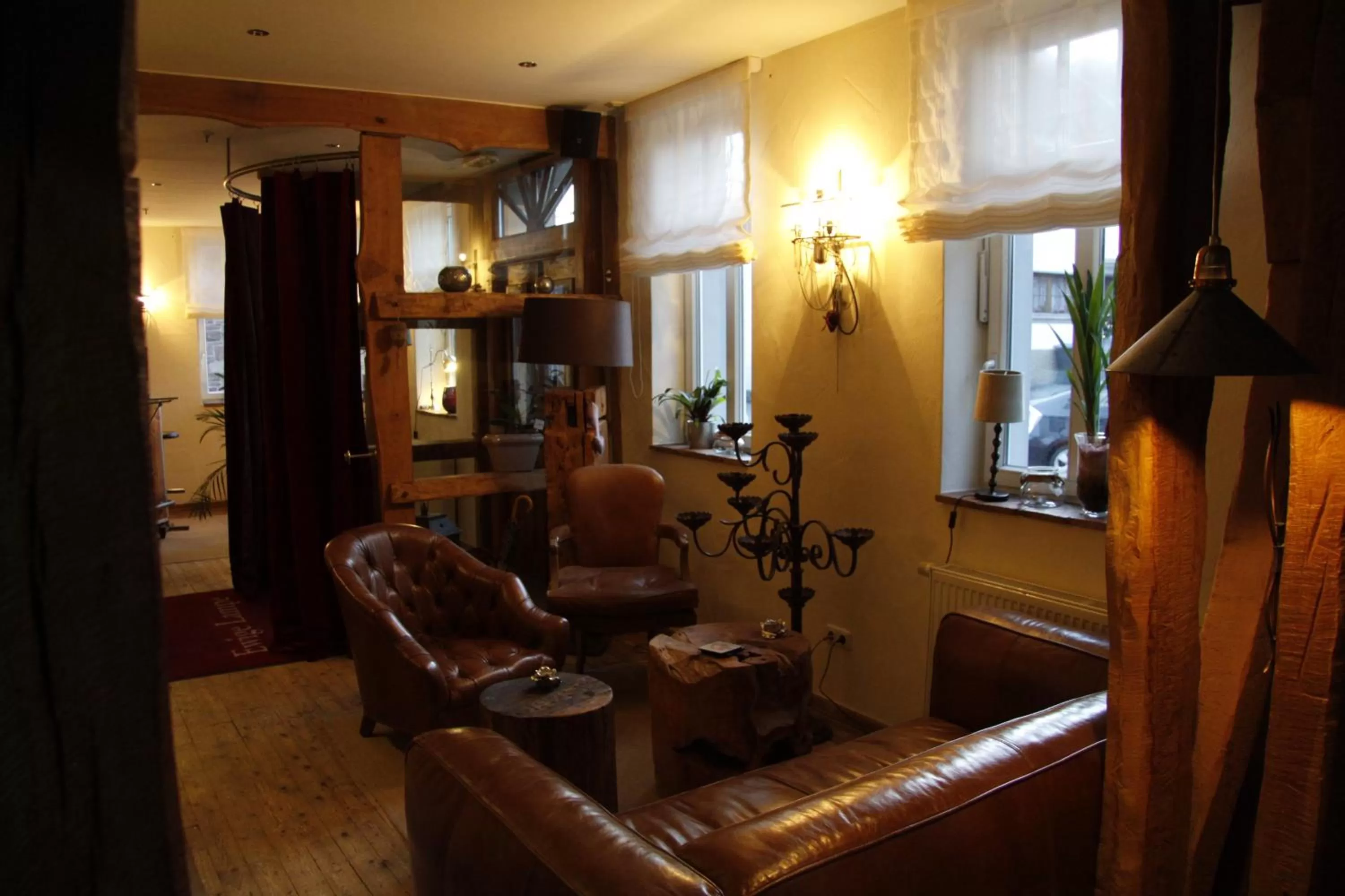 Lounge or bar in Zur Ewigen Lampe Romantisches Landhotel & Restaurant